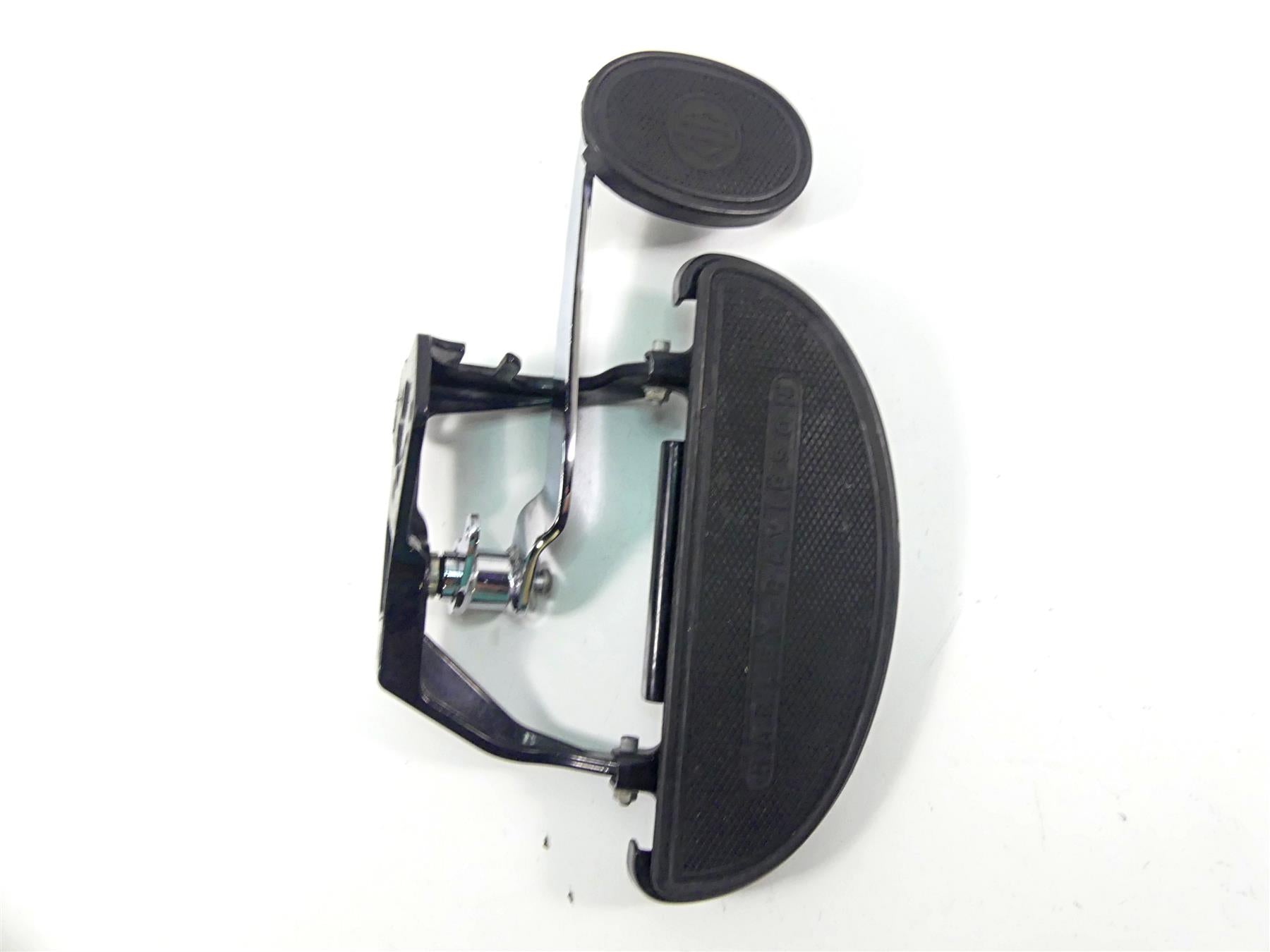 2016 Harley Softail FLS Slim Right Front Floorboard & Brake Pedal Set 42431-11 {{ shop.shopifyCountryName }} - Mototech271