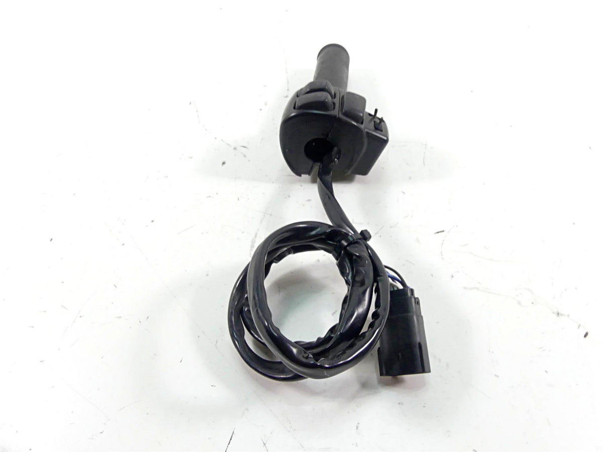 2011 Harley Touring FLTRX Road Glide Right Hand Control Switch -Read 71684-06A {{ shop.shopifyCountryName }} - Mototech271