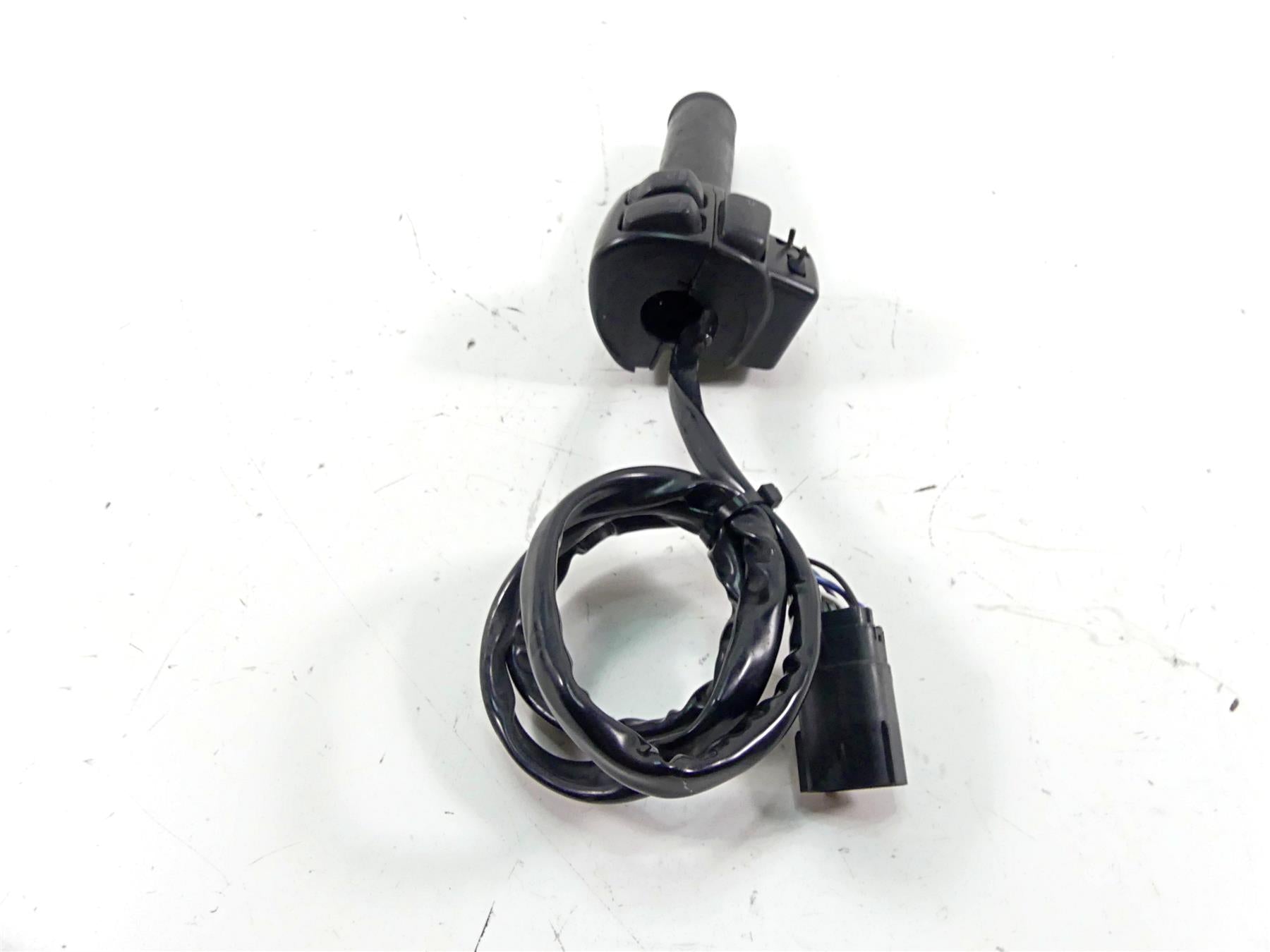 2011 Harley Touring FLTRX Road Glide Right Hand Control Switch -Read 71684-06A {{ shop.shopifyCountryName }} - Mototech271