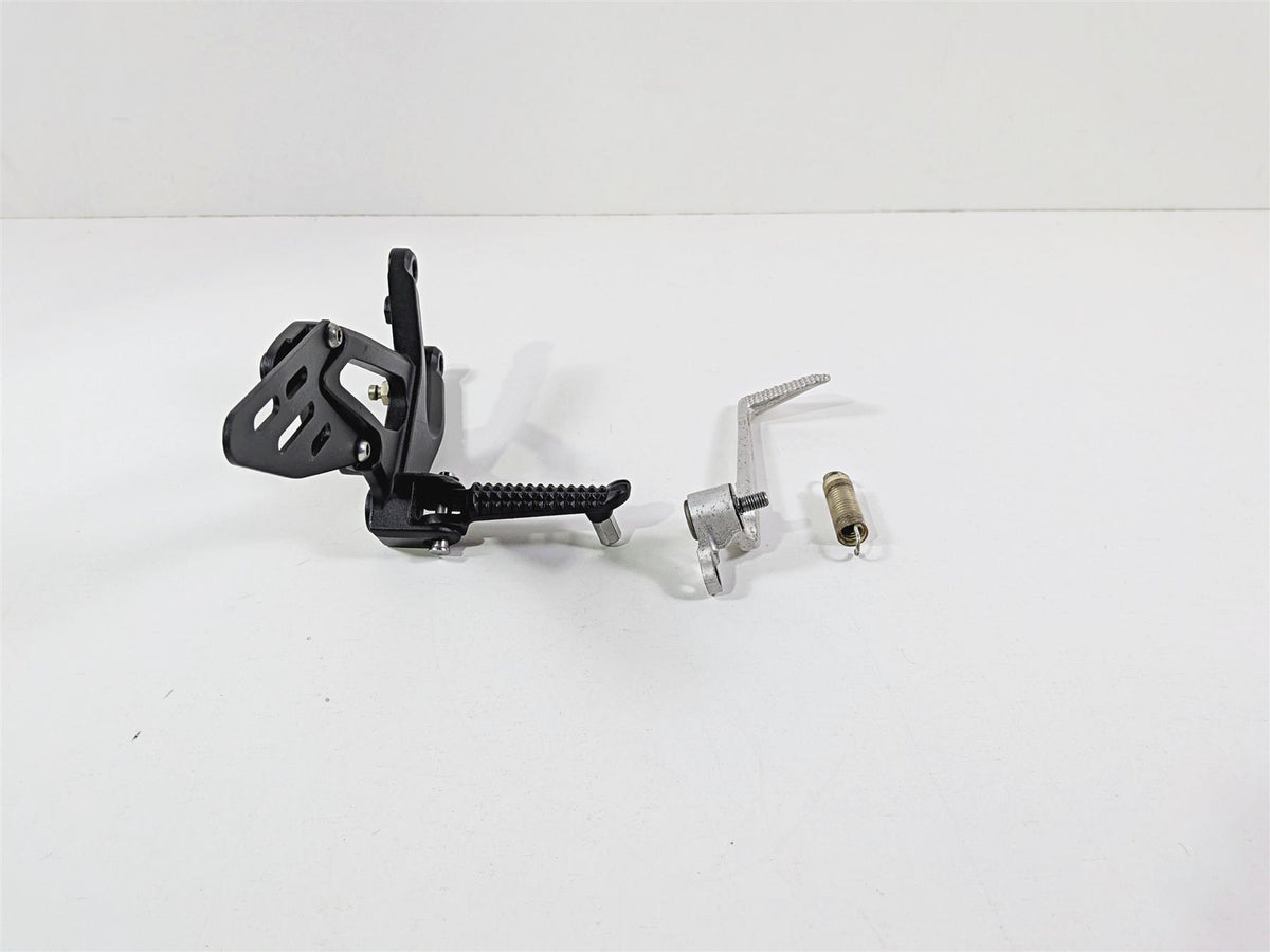 2008 Yamaha YZF R1 RN19 Front Right Foot Peg & Brake Pedal 4C8-27443-00-00 {{ shop.shopifyCountryName }} - Mototech271