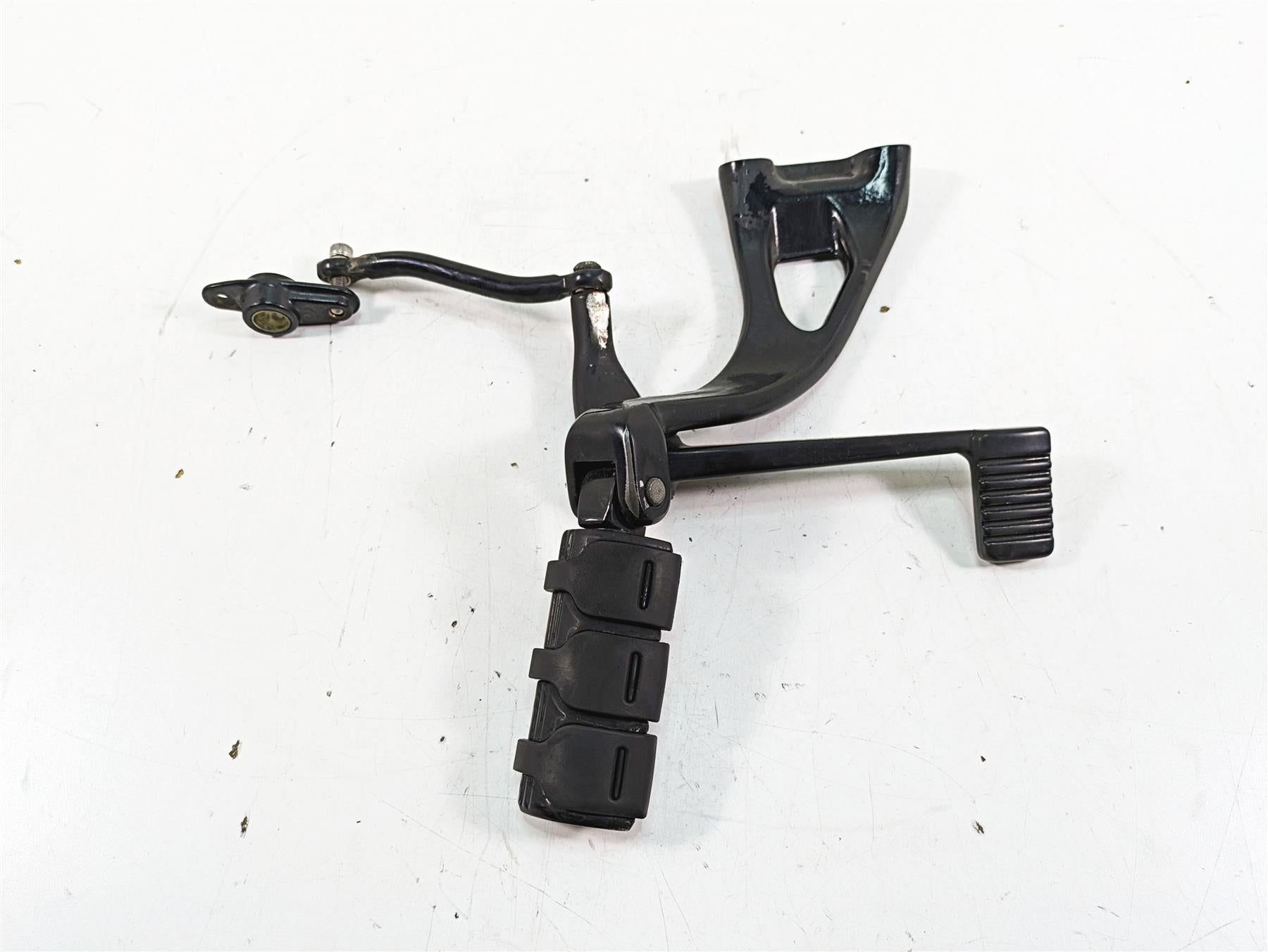 2020 Harley Softail FXBB Street Bob Right Foot Peg & Brake Pedal 50500601 {{ shop.shopifyCountryName }} - Mototech271