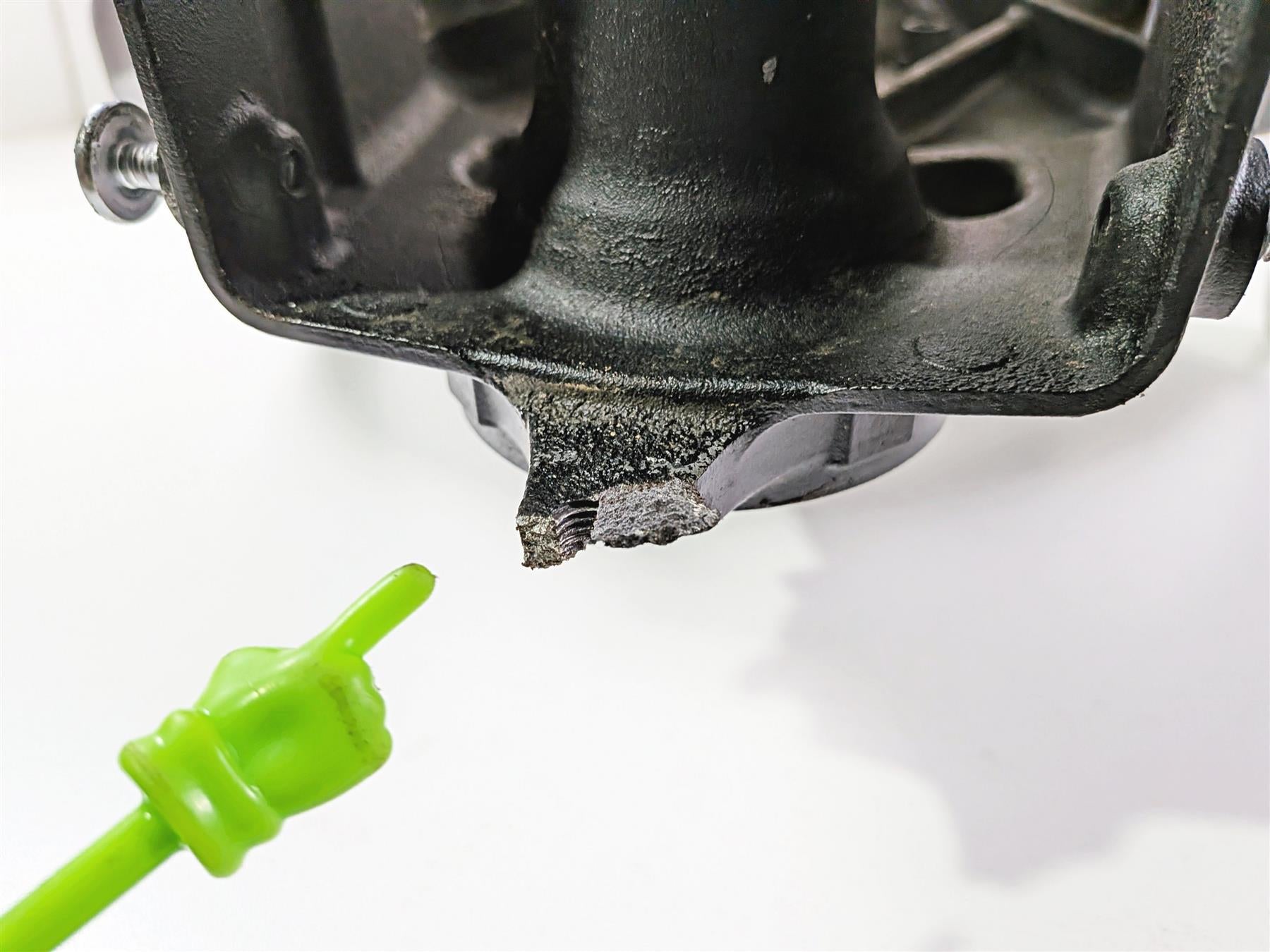 2016 Yamaha YZF R1 RN32 Main Frame Chassis - Damage - With Wisconsin Clear Title With Salvage History 2CR-21110-00-00 {{ shop.shopifyCountryName }} - Mototech271