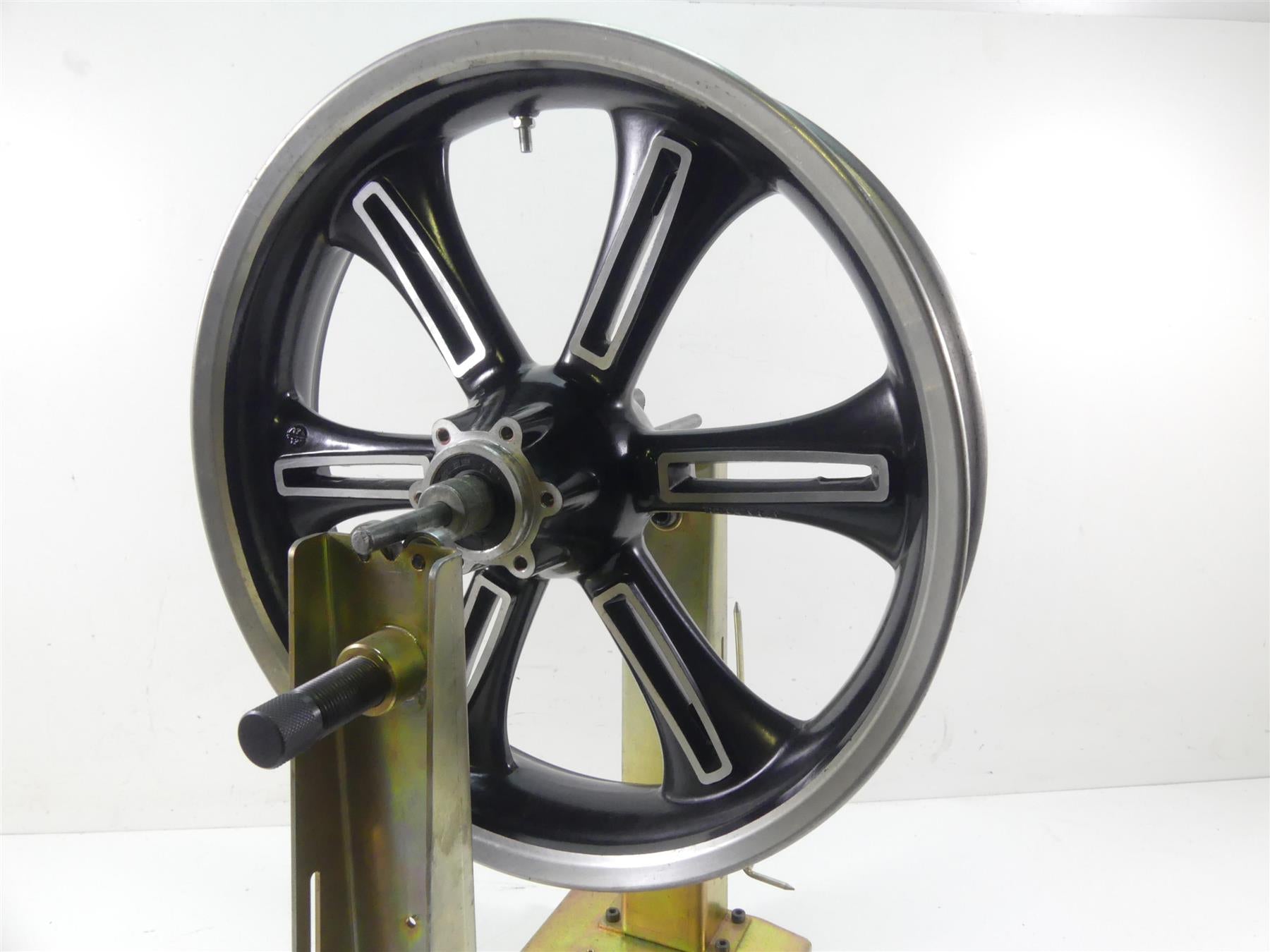 2013 Victory Cross Country Front Straight 18x3.5 Wheel Rim 1521383 {{ shop.shopifyCountryName }} - Mototech271