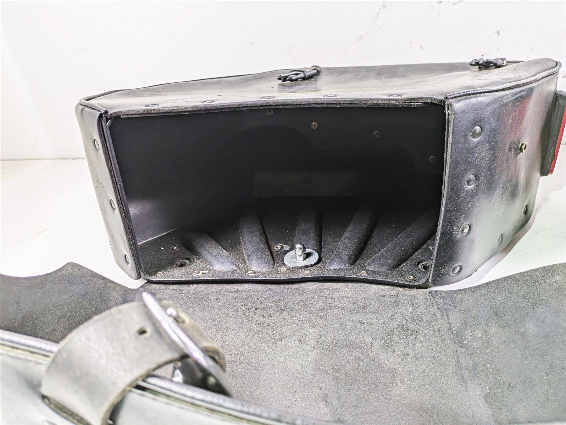 2002 Harley Dyna FXDL Low Rider Saddlebag Saddle Bag Set - Read 9036906D {{ shop.shopifyCountryName }} - Mototech271