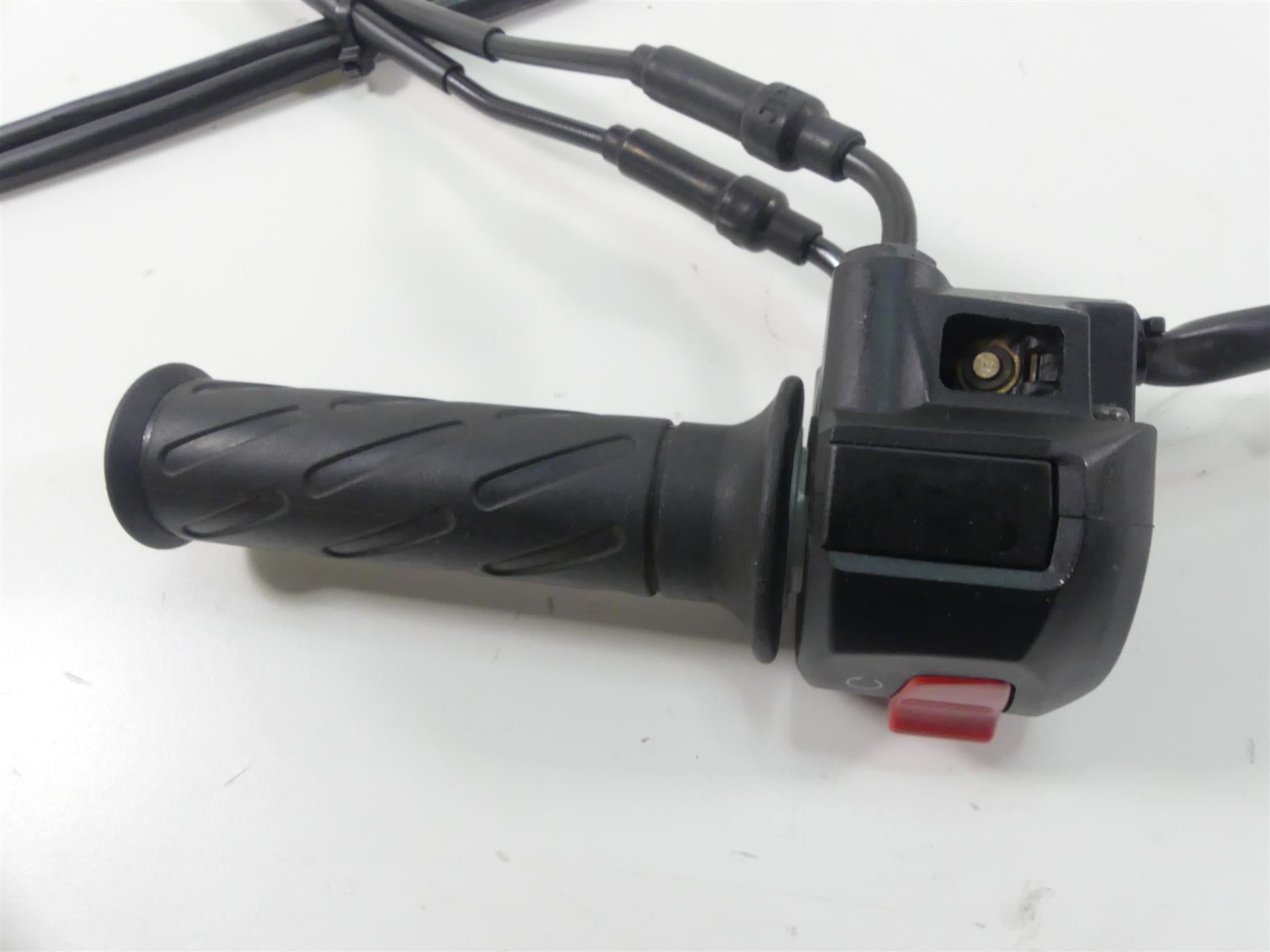 2016 Moto Guzzi V7 II Special 750 Right Hand Control Switch Set - Read B063135 {{ shop.shopifyCountryName }} - Mototech271