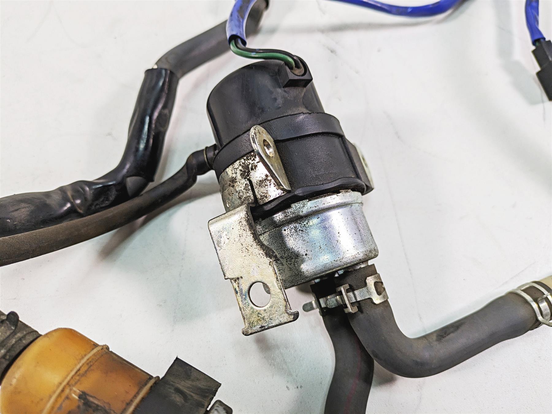 2006 Honda VT1100 C2 Shadow Fuel Gas Petrol Pump & Lines 16710-MCK-315 {{ shop.shopifyCountryName }} - Mototech271