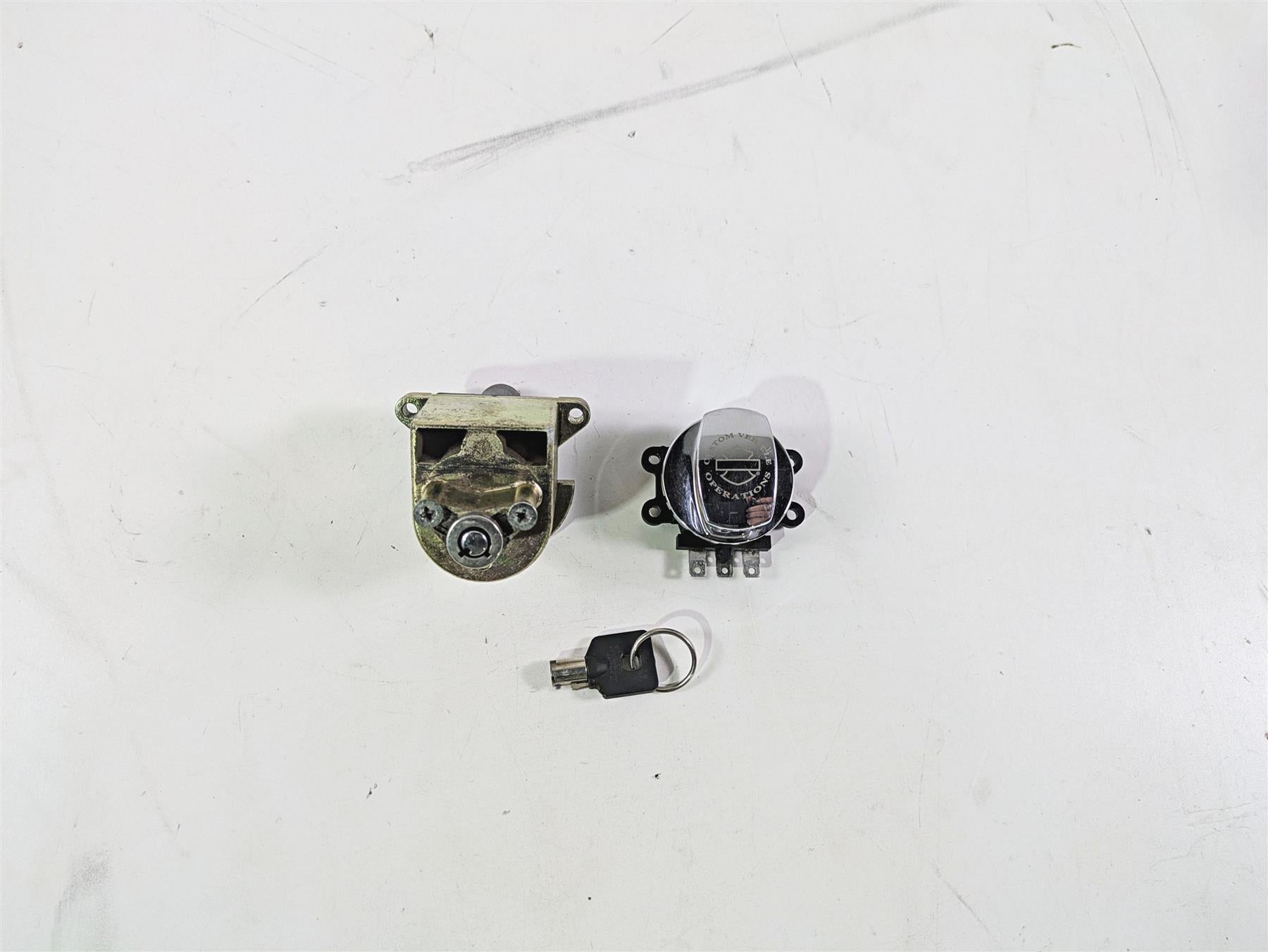 2007 Harley Touring FLHRSE CVO Road King Ignition Switch Fork Lock Set 53461-07 {{ shop.shopifyCountryName }} - Mototech271