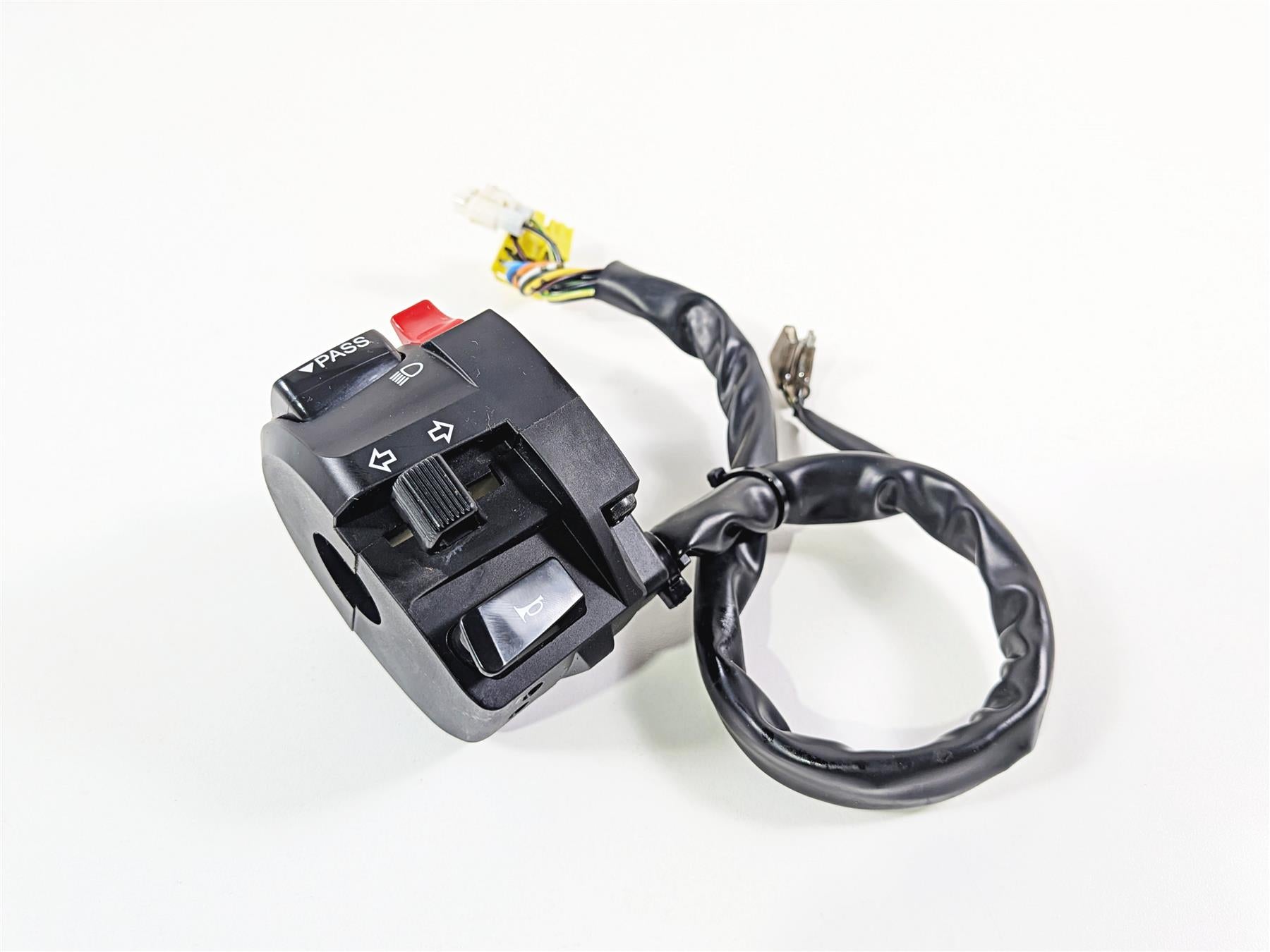 2024 Suzuki GSXR600 Left Hand Control Switch Light Blinker 37400-14J00 {{ shop.shopifyCountryName }} - Mototech271
