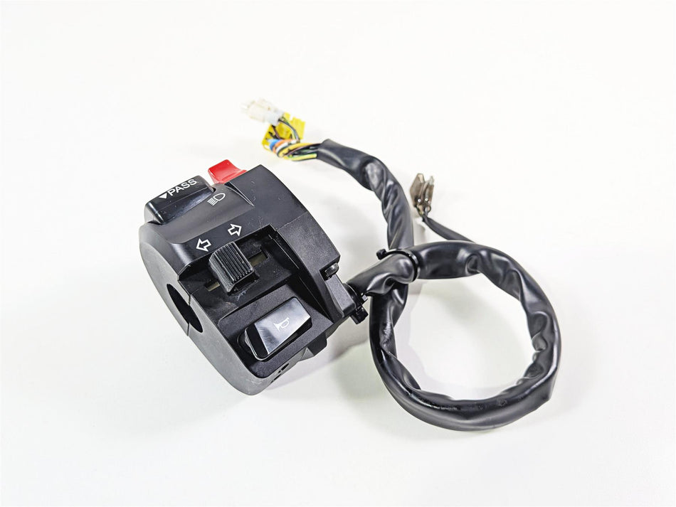 2024 Suzuki GSXR600 Left Hand Control Switch Light Blinker 37400-14J00 {{ shop.shopifyCountryName }} - Mototech271