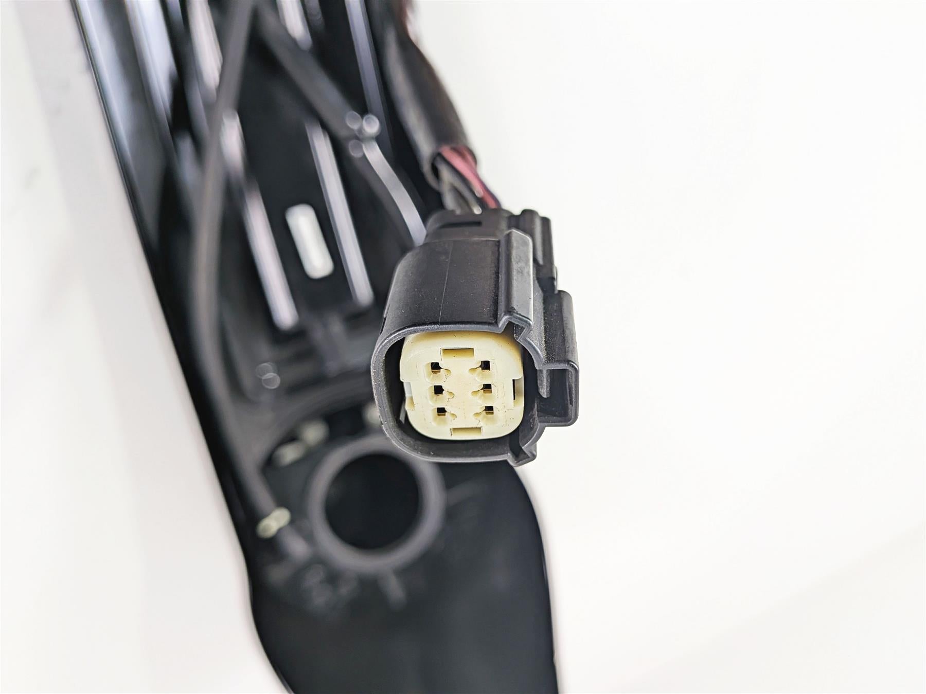 2020 Harley Touring FLTRK Road Glide Upper Fuel Tank Dash Cover 70900502 {{ shop.shopifyCountryName }} - Mototech271