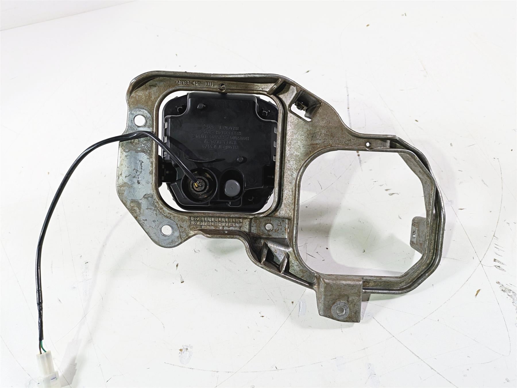 2022 Yamaha YXZ1000 R Left Headlight Mount & One Lamp 2UD-84300-00-00 {{ shop.shopifyCountryName }} - Mototech271