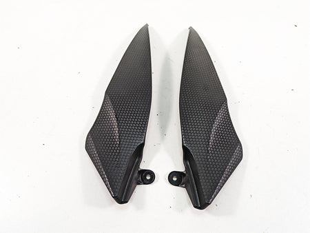 2007 Yamaha R1 YZFR1 Side Trim Infill under Tank Side Cover Fairing 4C8-24139-00 {{ shop.shopifyCountryName }} - Mototech271