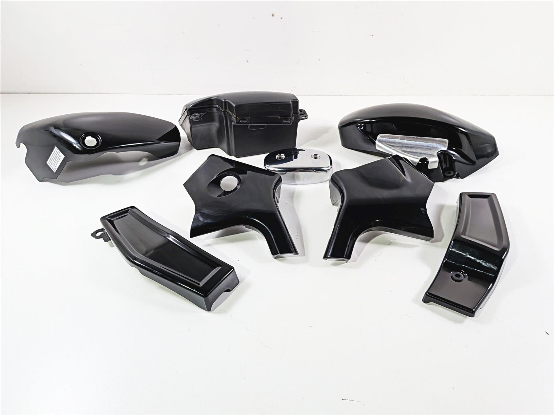 2005 Suzuki VZ800 M50 Boulevard Neck & Side Cover Fairing Set 47211-41F0 {{ shop.shopifyCountryName }} - Mototech271