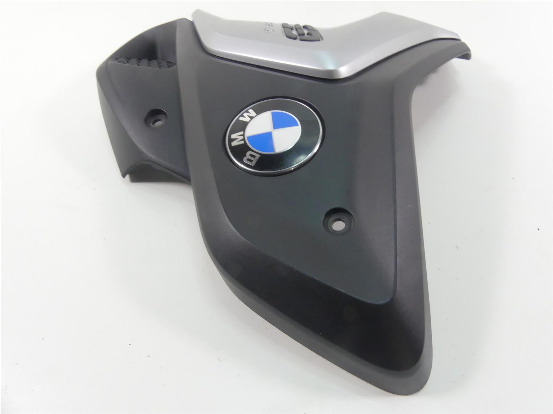 2019 BMW R1250GS K50 Right Side Intake Fairing & Emblem 46638556656 46638392882 {{ shop.shopifyCountryName }} - Mototech271