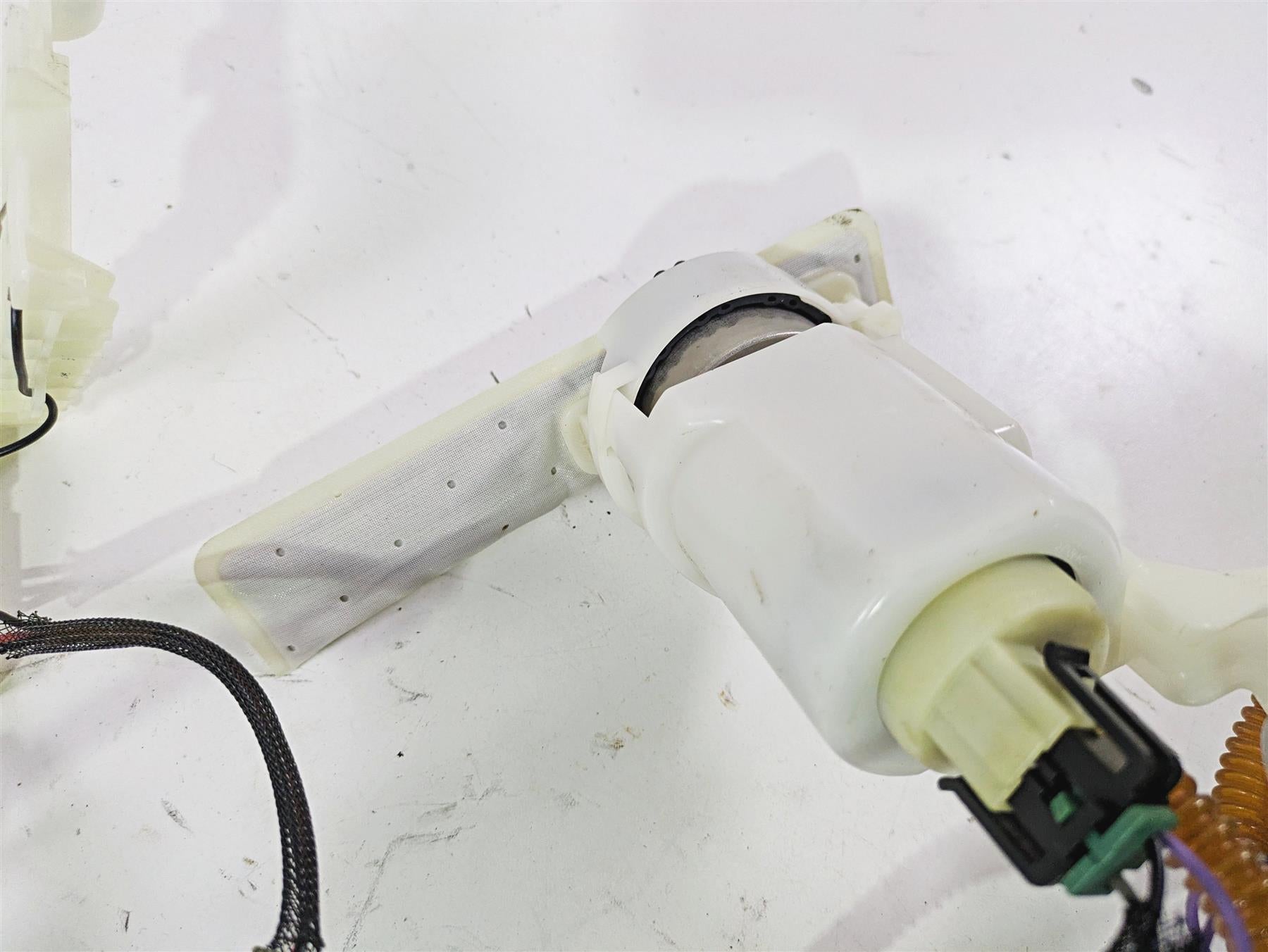 2015 Harley FXDF Dyna Fat Bob Fuel Gas Petrol Pump - Tested 75218-04D 75217-04A {{ shop.shopifyCountryName }} - Mototech271