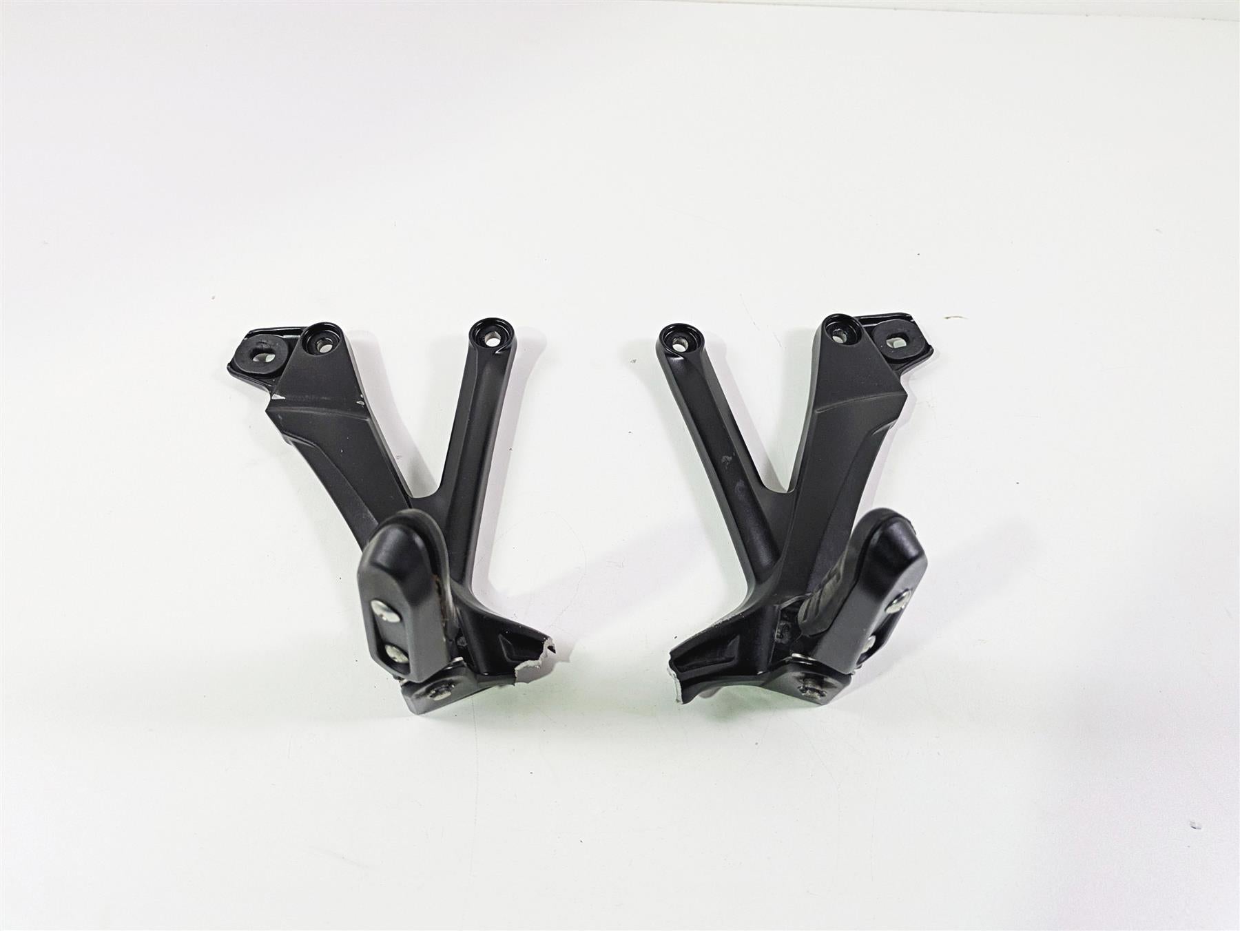 2023 Suzuki GSX1300 RR Hayabusa Rear Passenger Footpeg Set - Read 3600-10L00