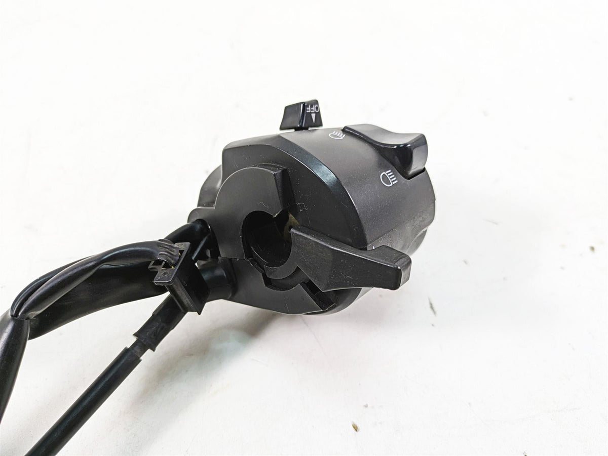 2002 Yamaha FZ1 FZS1000 Fazer Left Hand Blinker Control Switch 5LV-83973-00-00 {{ shop.shopifyCountryName }} - Mototech271