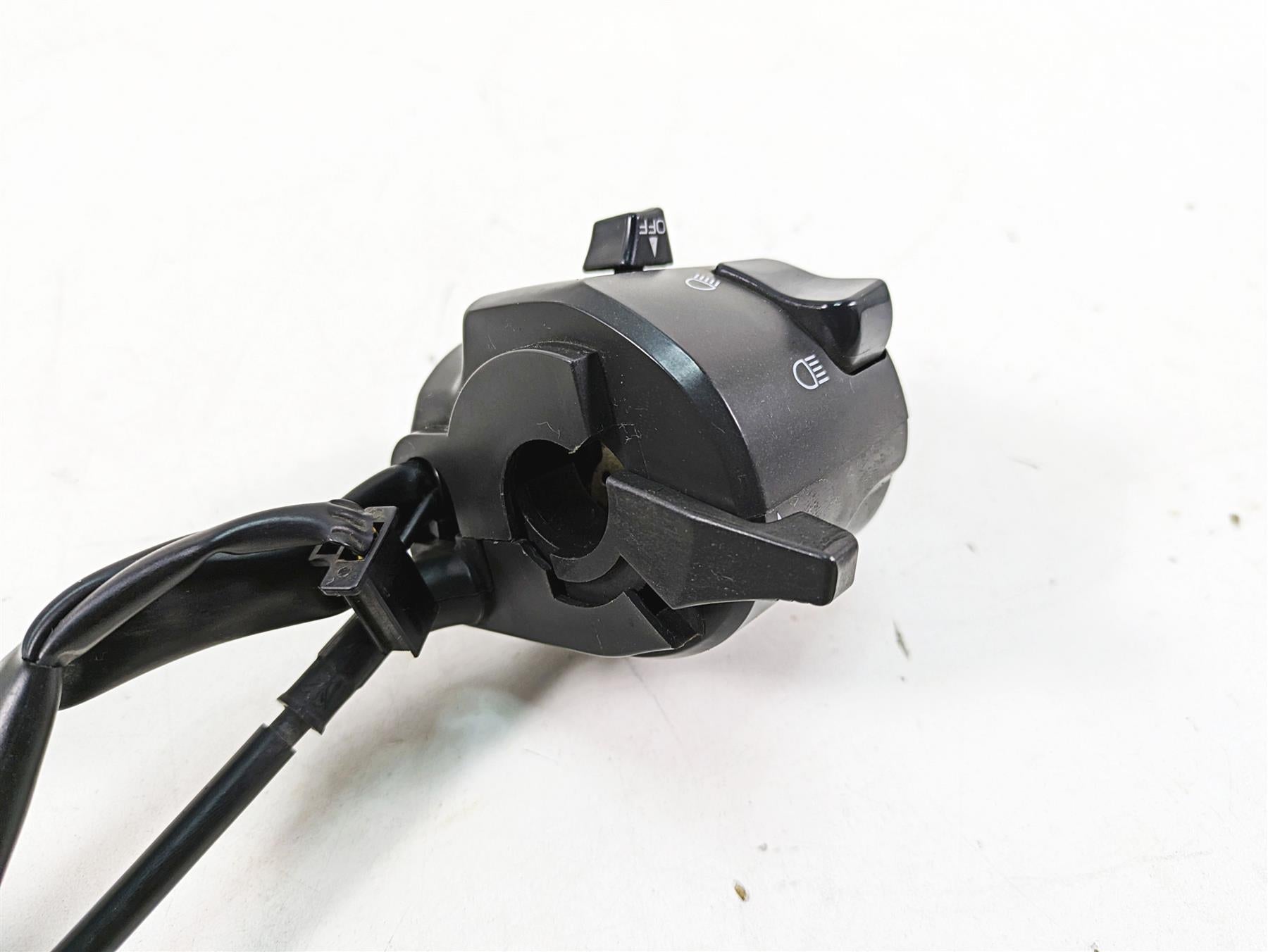 2002 Yamaha FZ1 FZS1000 Fazer Left Hand Blinker Control Switch 5LV-83973-00-00 {{ shop.shopifyCountryName }} - Mototech271
