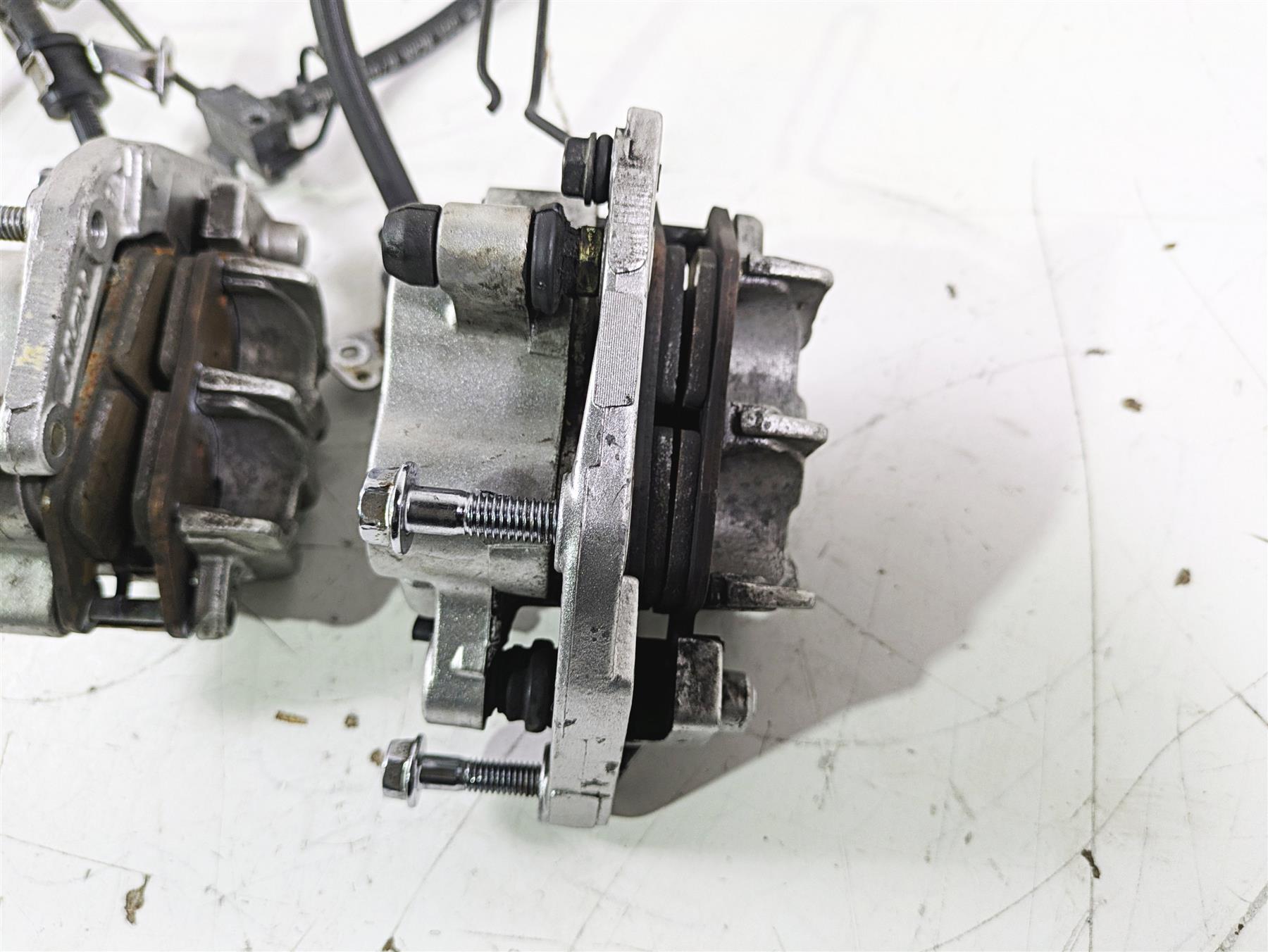 2002 Honda GL1500 CD Valkyrie Deluxe Nissin Front Brake Calipers 45150-MZ0-006 {{ shop.shopifyCountryName }} - Mototech271