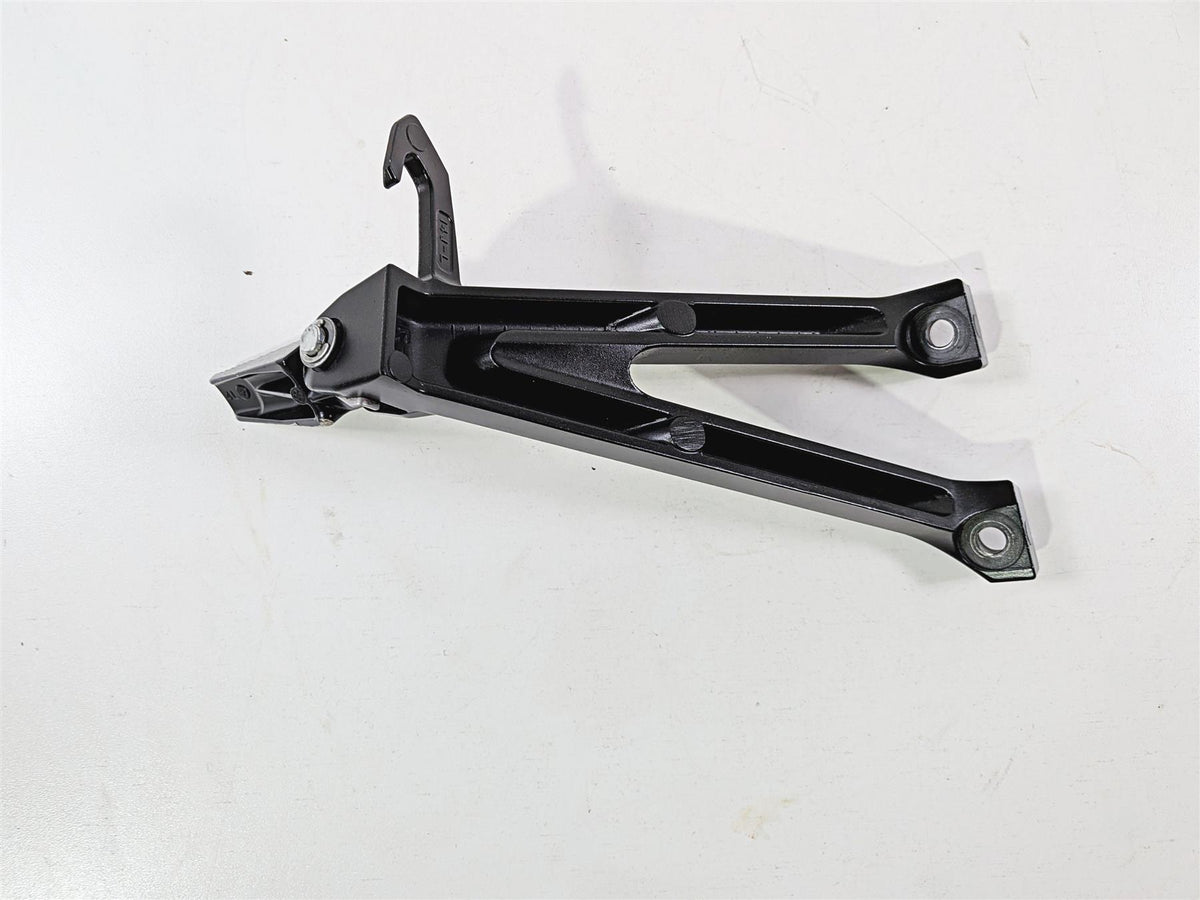 2024 Suzuki GSXR 600 Left Rear Passenger Footpeg Foot Peg Rest Set 43700-14J30 {{ shop.shopifyCountryName }} - Mototech271