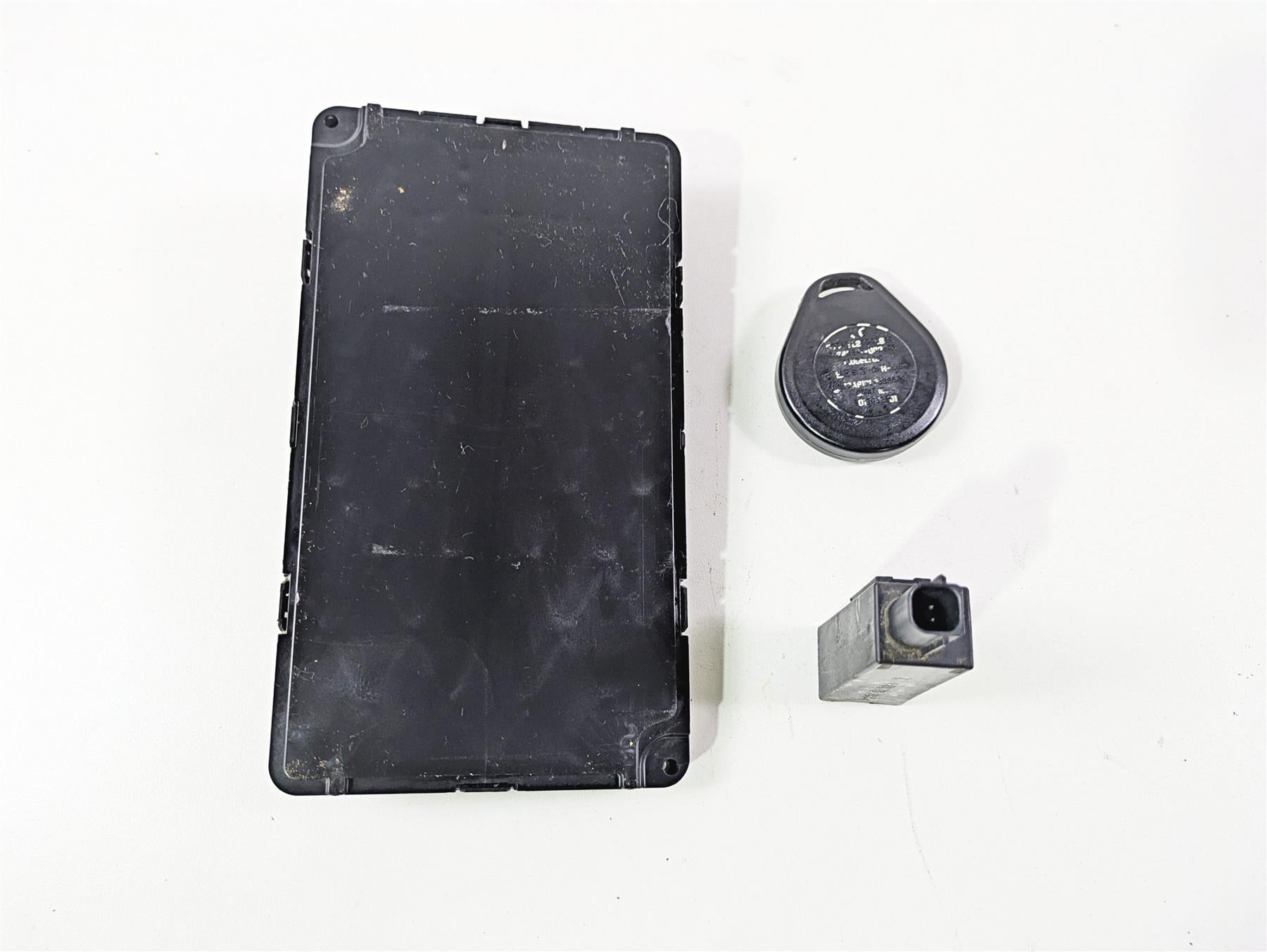 2016 Harley Touring FLHR Road King Bcm X-Axis Control Module & Fob 69994-12B {{ shop.shopifyCountryName }} - Mototech271