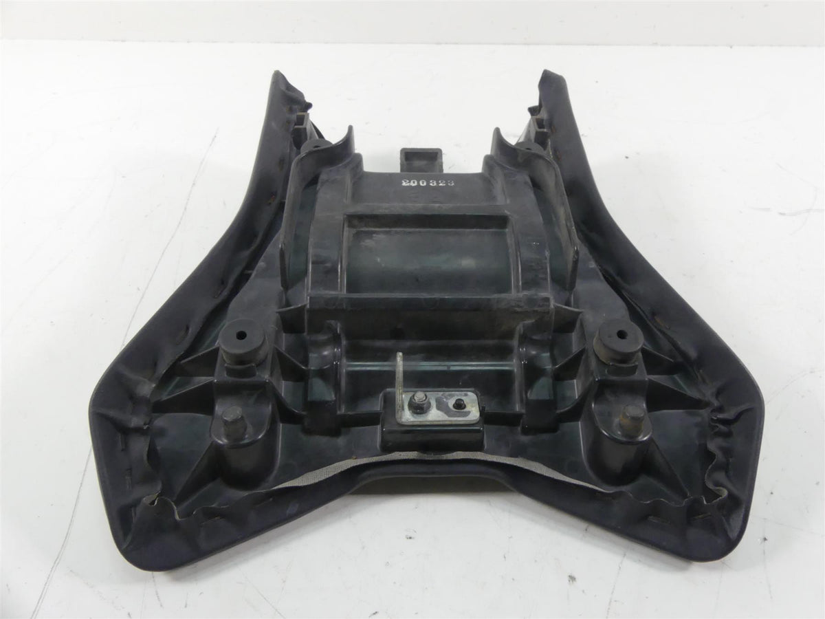 2007 Yamaha FZ1 Fazer Front Rider Driver Saddle Seat -No Cuts 2D1-24710-02-00 {{ shop.shopifyCountryName }} - Mototech271