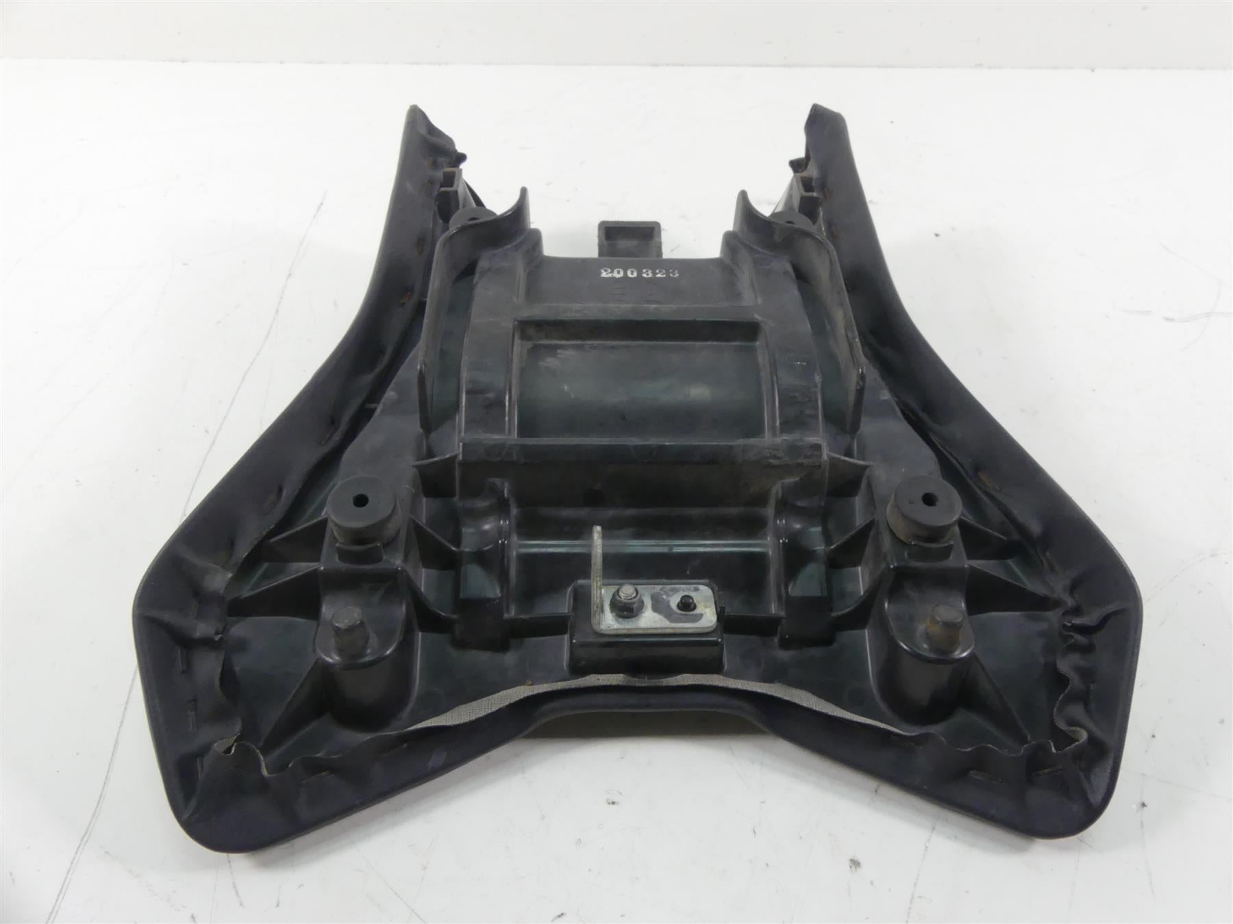 2007 Yamaha FZ1 Fazer Front Rider Driver Saddle Seat -No Cuts 2D1-24710-02-00 {{ shop.shopifyCountryName }} - Mototech271