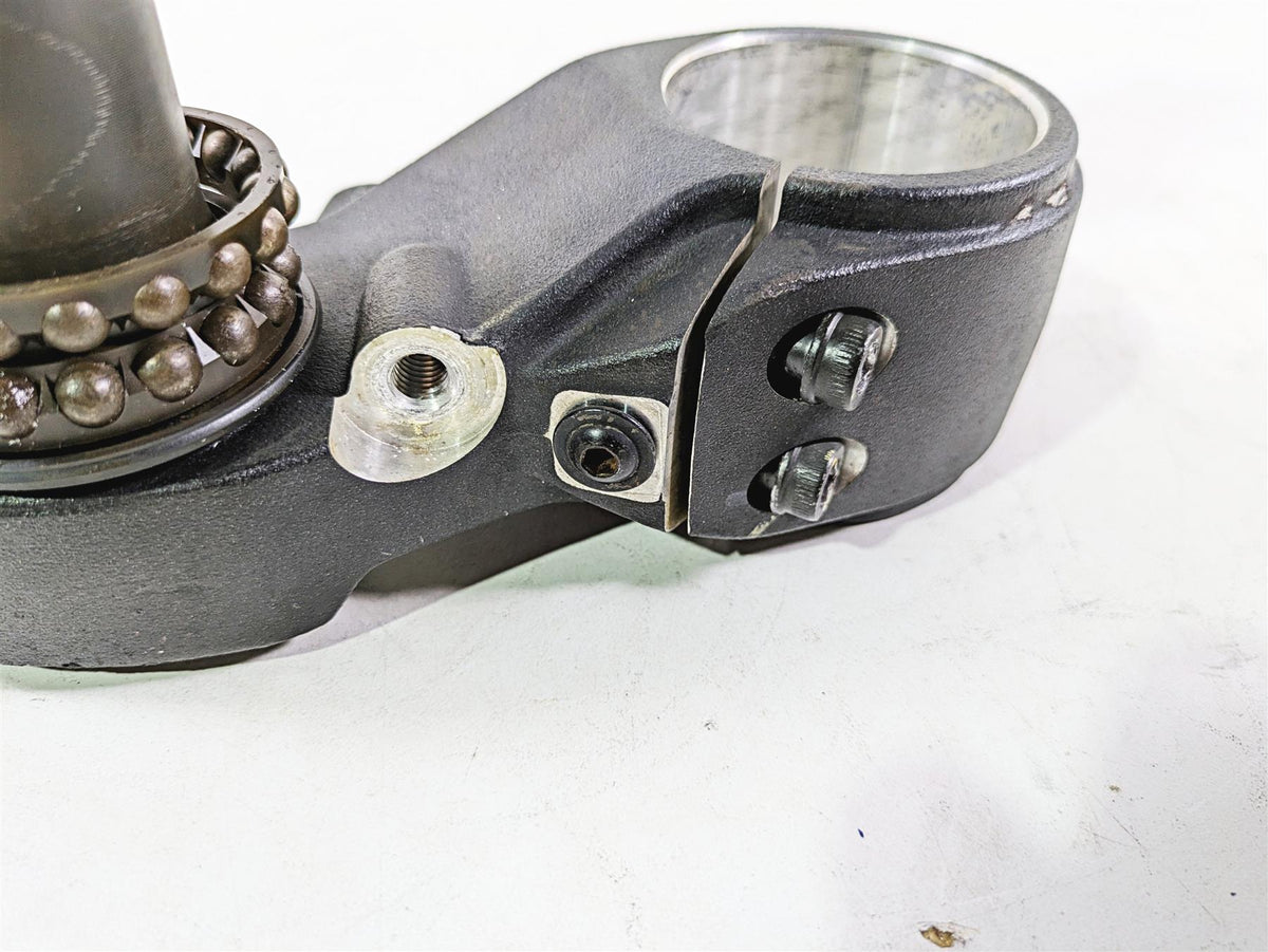 2013 Ducati Hyperstrada 821 Lower Triple Tree Steering Clamp 34220771AA {{ shop.shopifyCountryName }} - Mototech271