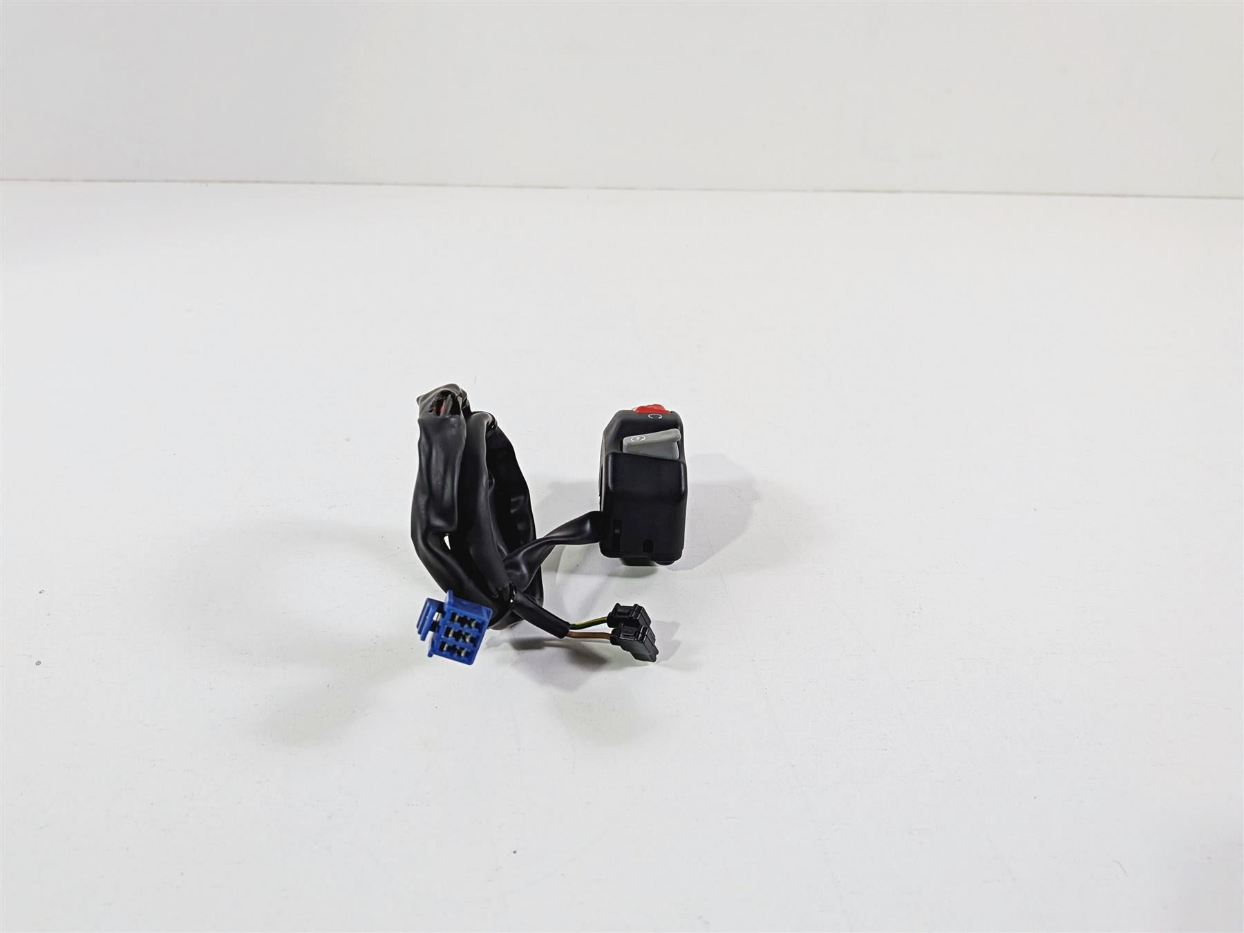 2008 Yamaha YZF R1 RN19 Right Hand Control Switch Start Stop 4C8-83975-00-00 {{ shop.shopifyCountryName }} - Mototech271