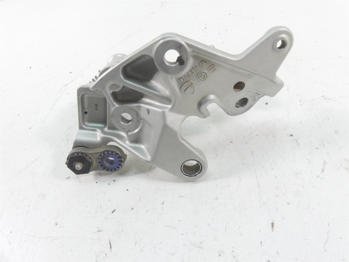 2020 Ducati Multistrada 1260 Enduro Left Rider Footpeg & Shifter Set 82423391AA {{ shop.shopifyCountryName }} - Mototech271