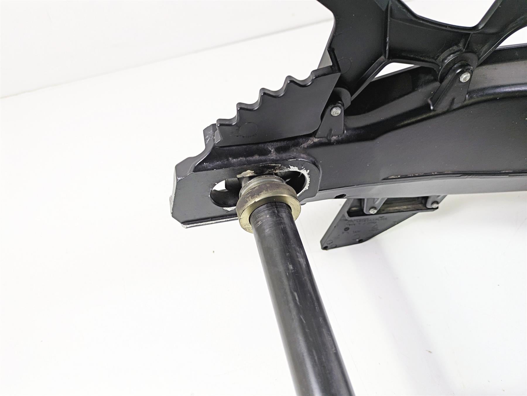 2018 KTM 1290 Super Adv S Swingarm & Axle & Pivot Bolt 6070403004433 {{ shop.shopifyCountryName }} - Mototech271