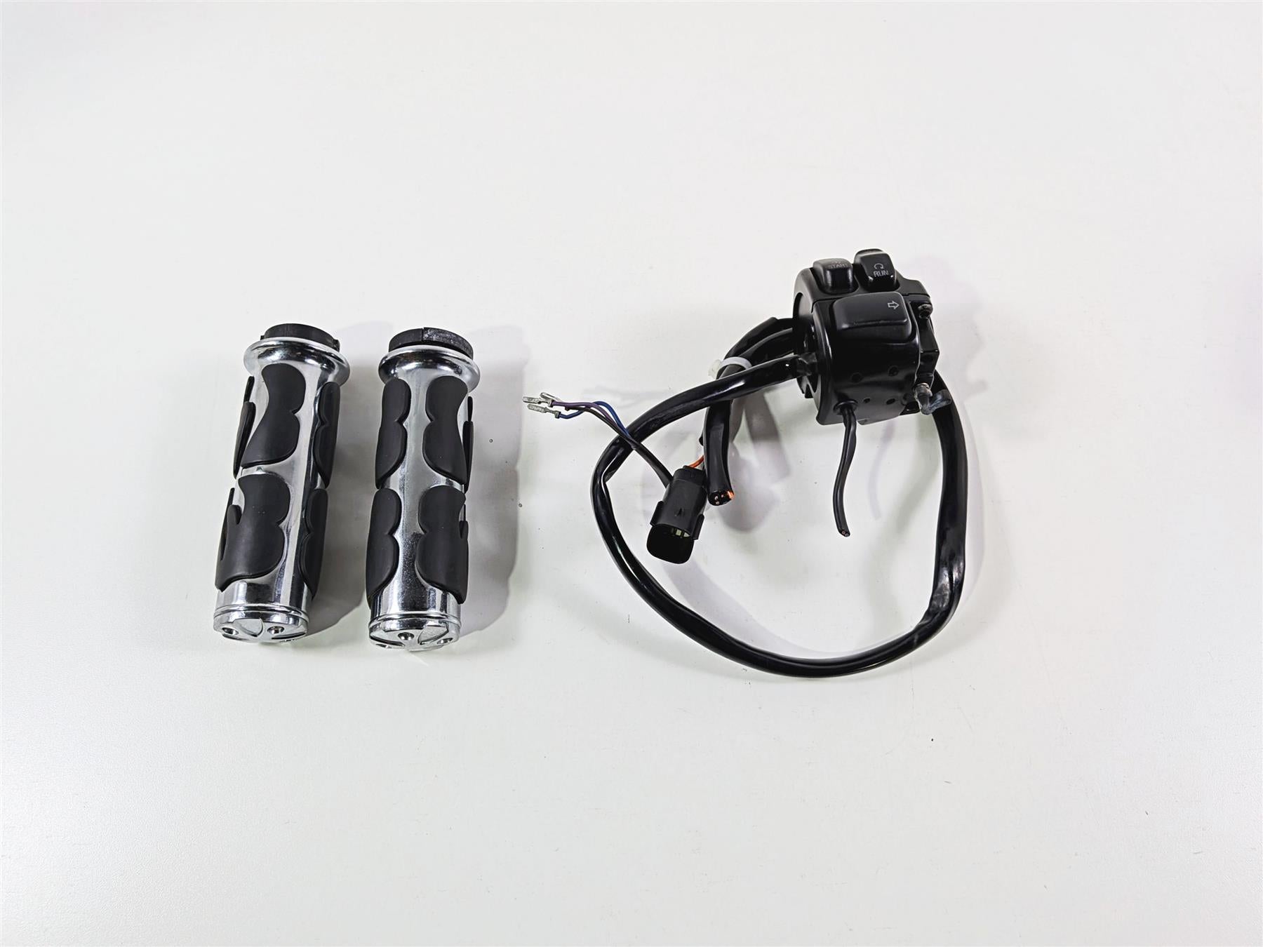 2009 Harley FXCWC Softail Rocker Right Hand Control Switch + Grips 71684-06A {{ shop.shopifyCountryName }} - Mototech271
