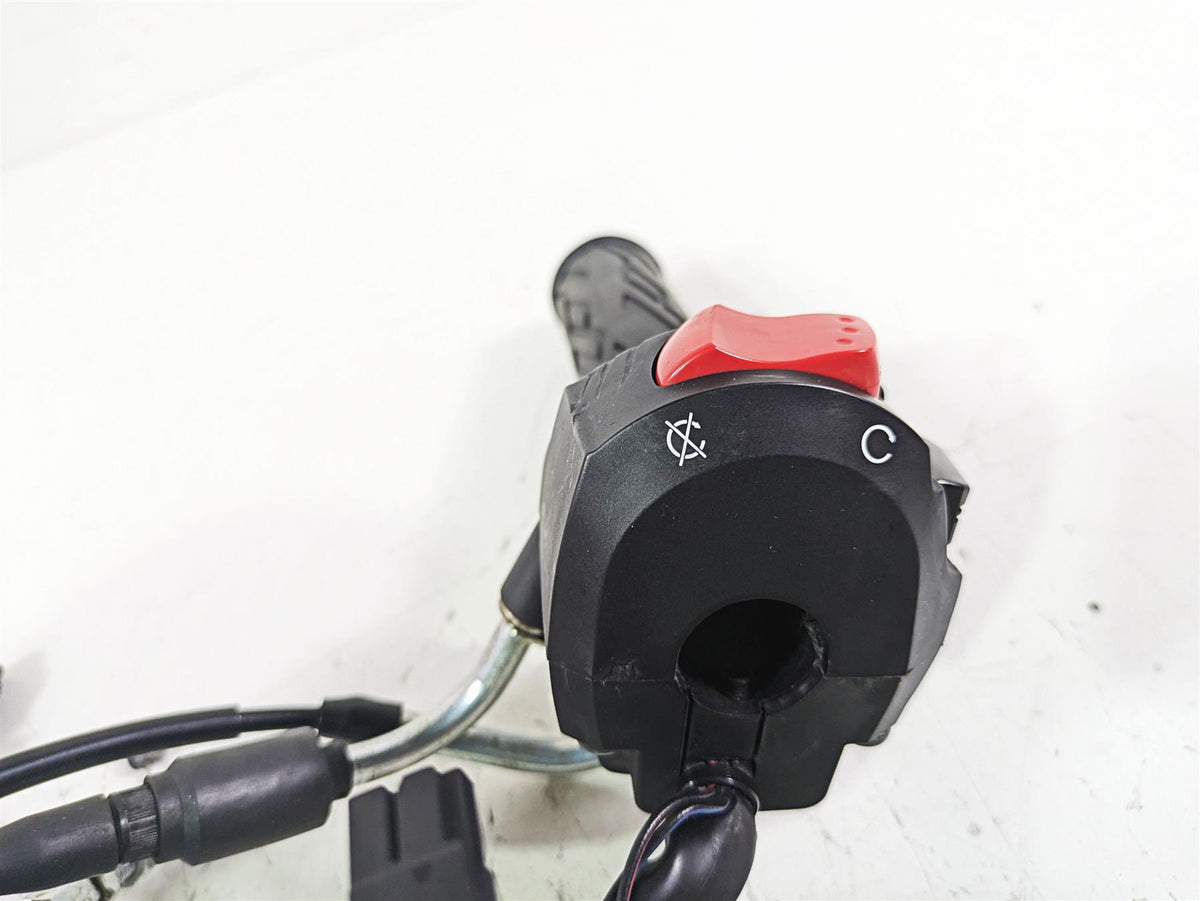 2018 Suzuki GSX1300 R Hayabusa Right Hand Throttle Control Switch 37200-15H10 {{ shop.shopifyCountryName }} - Mototech271