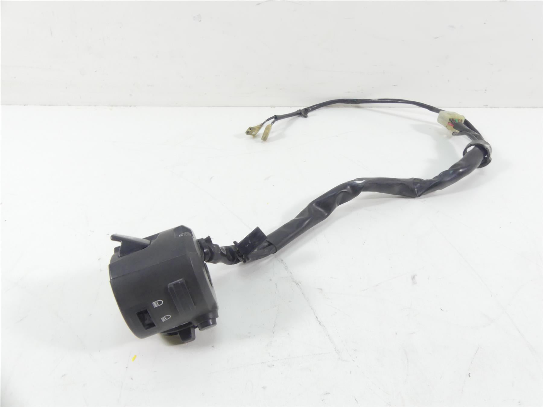 2015 Yamaha MT09 FZ09 Left Hand Blinker Control Switch -Read 1RC-83972-01-00 {{ shop.shopifyCountryName }} - Mototech271