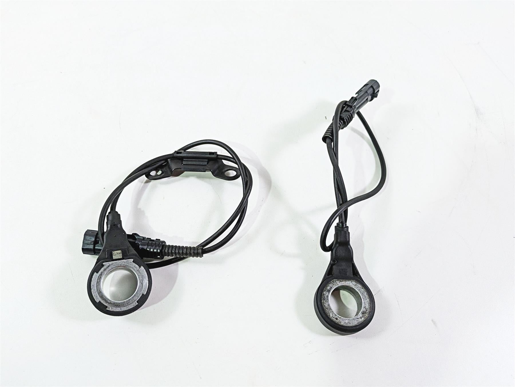 2010 Harley Touring FLHTK Electra Glide Abs Brake Wheel Speed Sensors 40614-08 {{ shop.shopifyCountryName }} - Mototech271