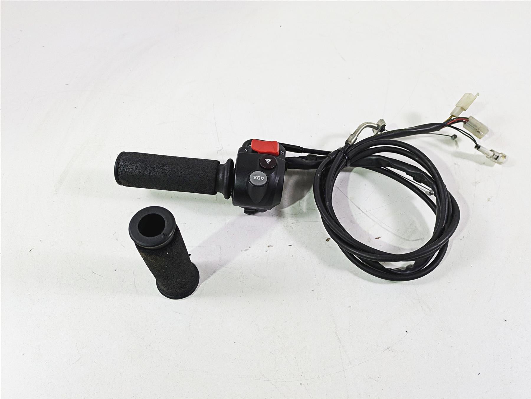 2016 Moto Guzzi Stelvio 1200 8V NTX Right Hand Abs Control Switch 886159 {{ shop.shopifyCountryName }} - Mototech271