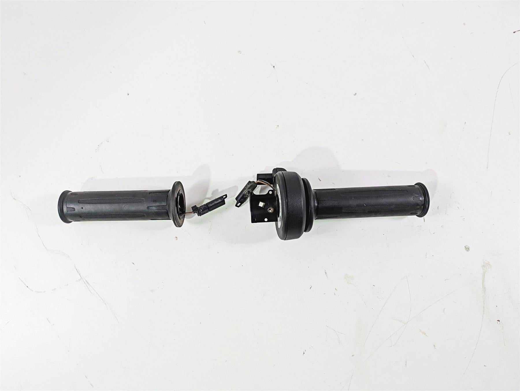 2015 BMW R1200 GS Adv K51 Left Right Heated Cruise Hand Grip Set 61318552120 {{ shop.shopifyCountryName }} - Mototech271