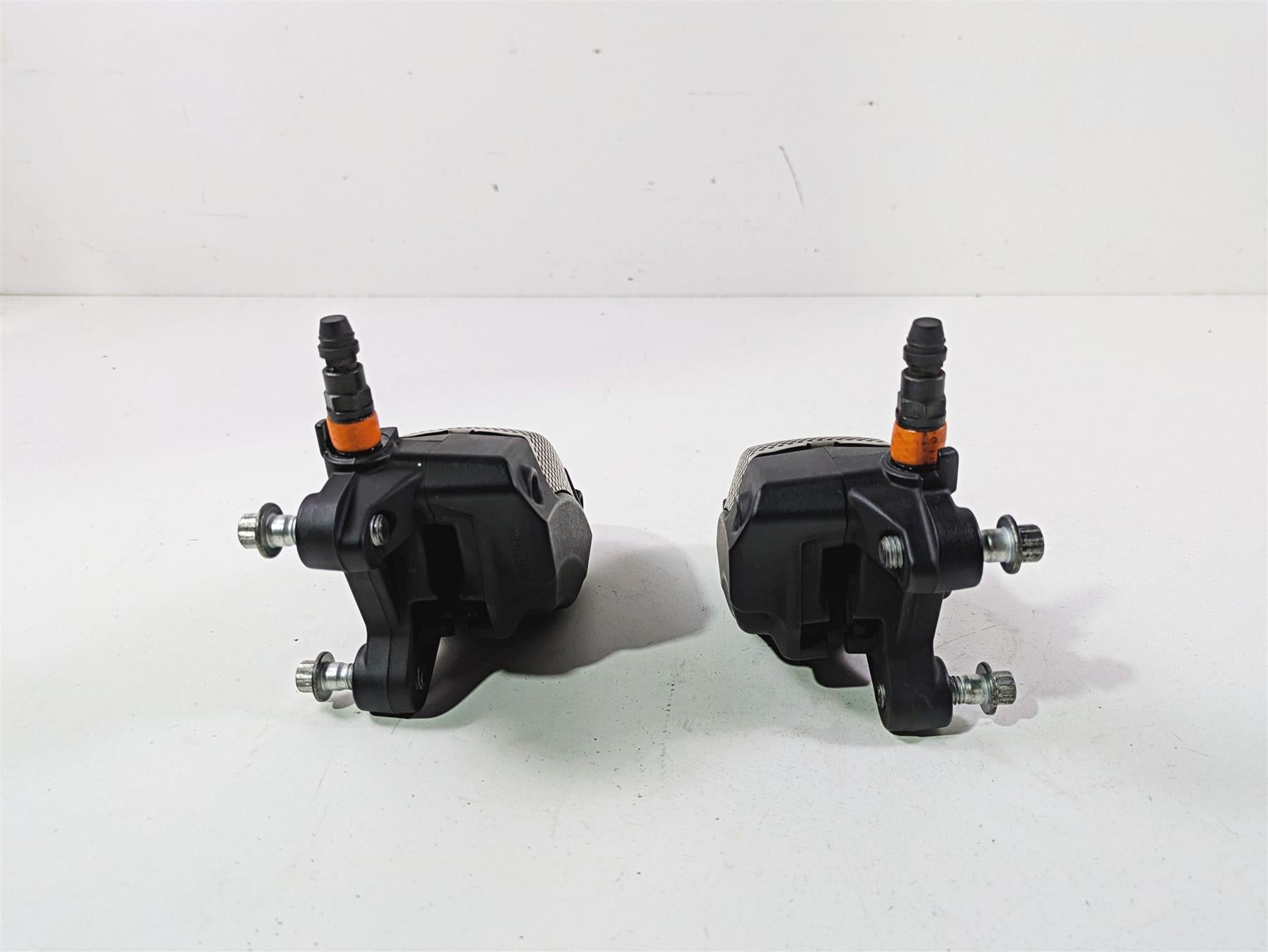 2021 Harley Touring FLTRX Road Glide Front Brake Caliper Set 43027-08 44023-08 {{ shop.shopifyCountryName }} - Mototech271