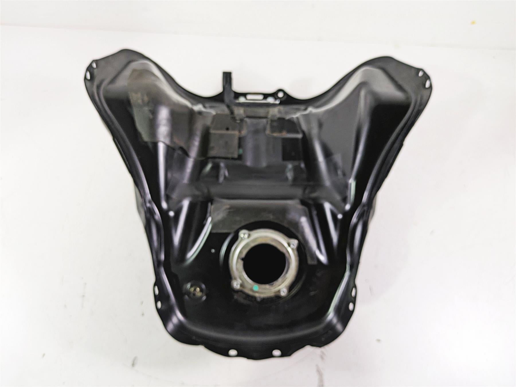 2021 Yamaha Tenere 700 XTZ7 Fuel Gas Petrol Tank BW3-24110-01-P1 BW3-24110-02-P1 {{ shop.shopifyCountryName }} - Mototech271