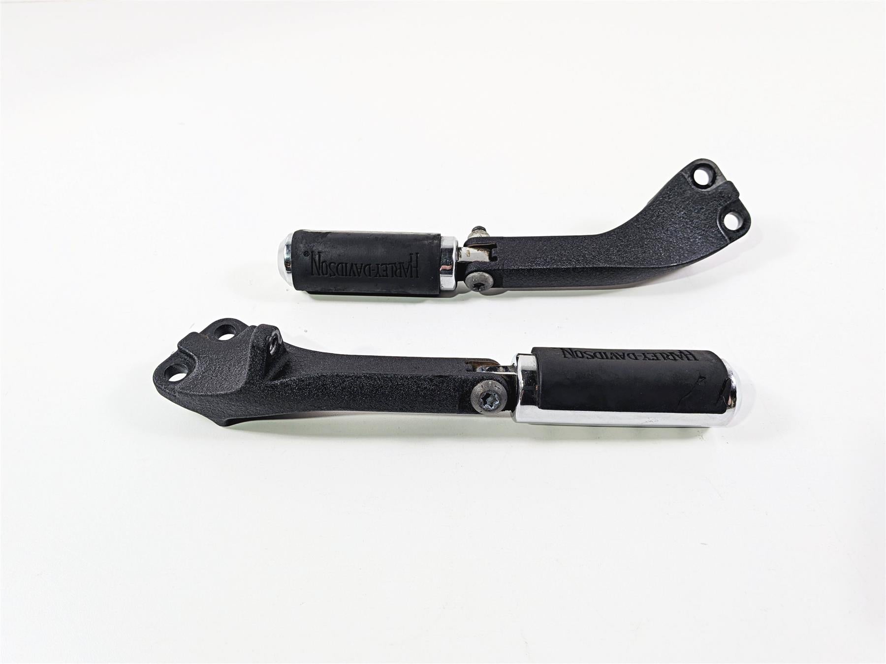 2014 Harley FXDL Dyna Low Rider Passenger Footpeg & Mount Set 49224-06A {{ shop.shopifyCountryName }} - Mototech271