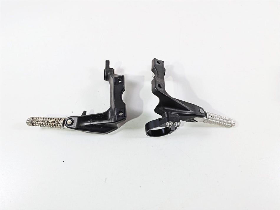 2009 Yamaha VMX17 V-Max 1700 Rear Passenger Footpeg Set - Read 2S3-27430-00-00-Mototech271