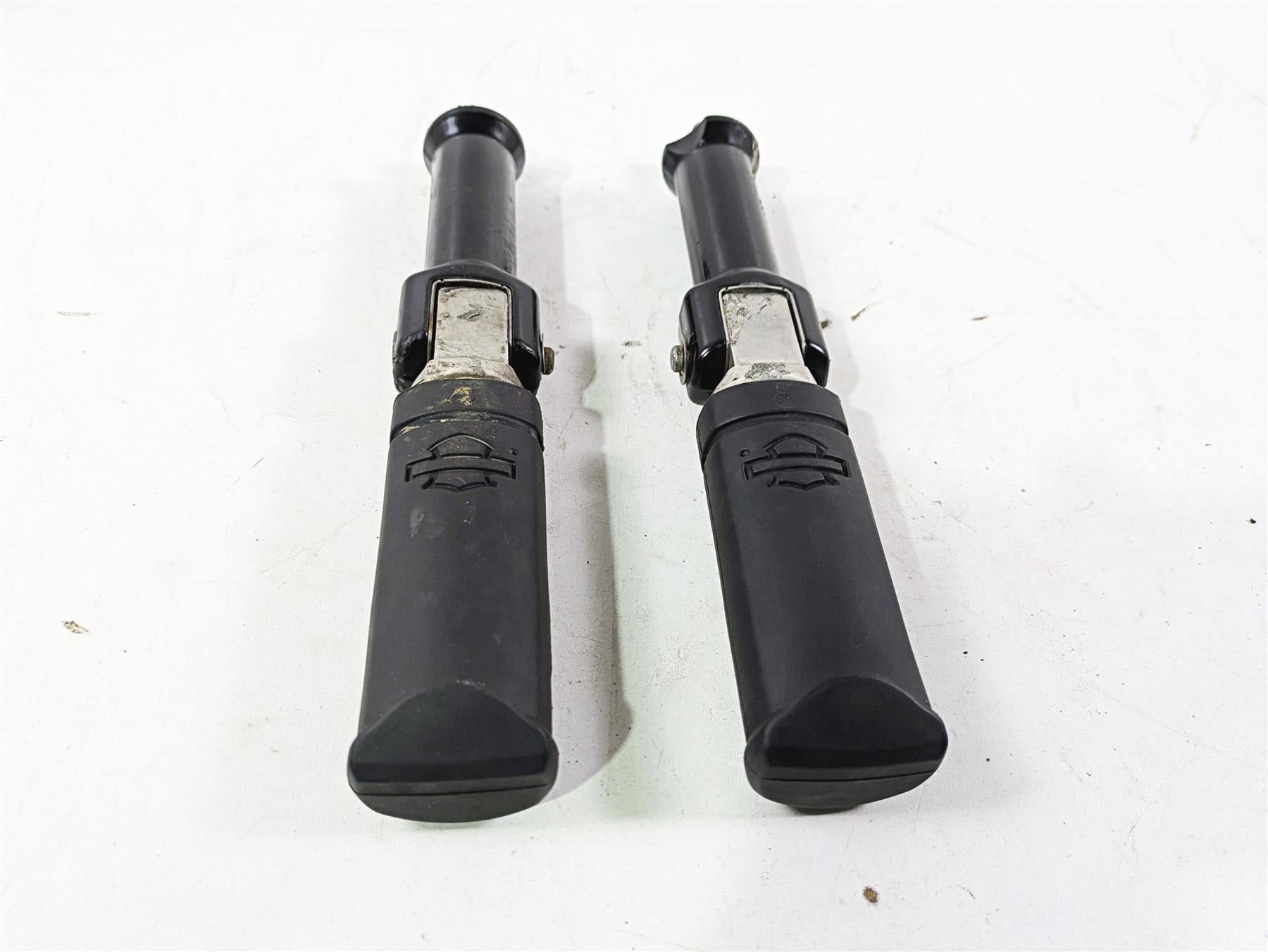 2018 Harley FXBR Softail Breakout Rear Passenger Foot Peg Set - Read 50500744 {{ shop.shopifyCountryName }} - Mototech271