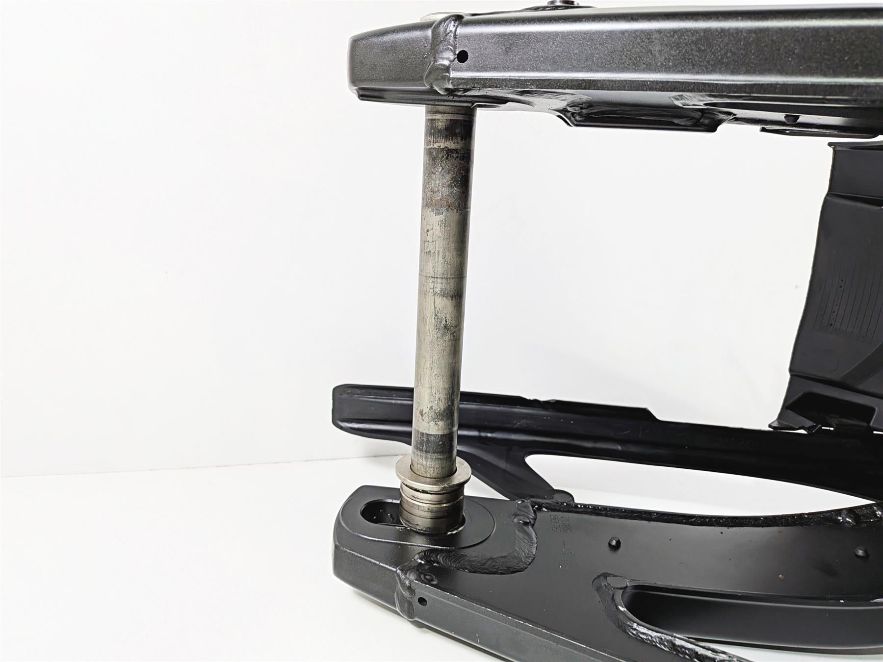 2008 Yamaha YZF R1 RN19 Straight Rear Swingarm Swing Arm & Axle 4C8-22110-10-00 {{ shop.shopifyCountryName }} - Mototech271