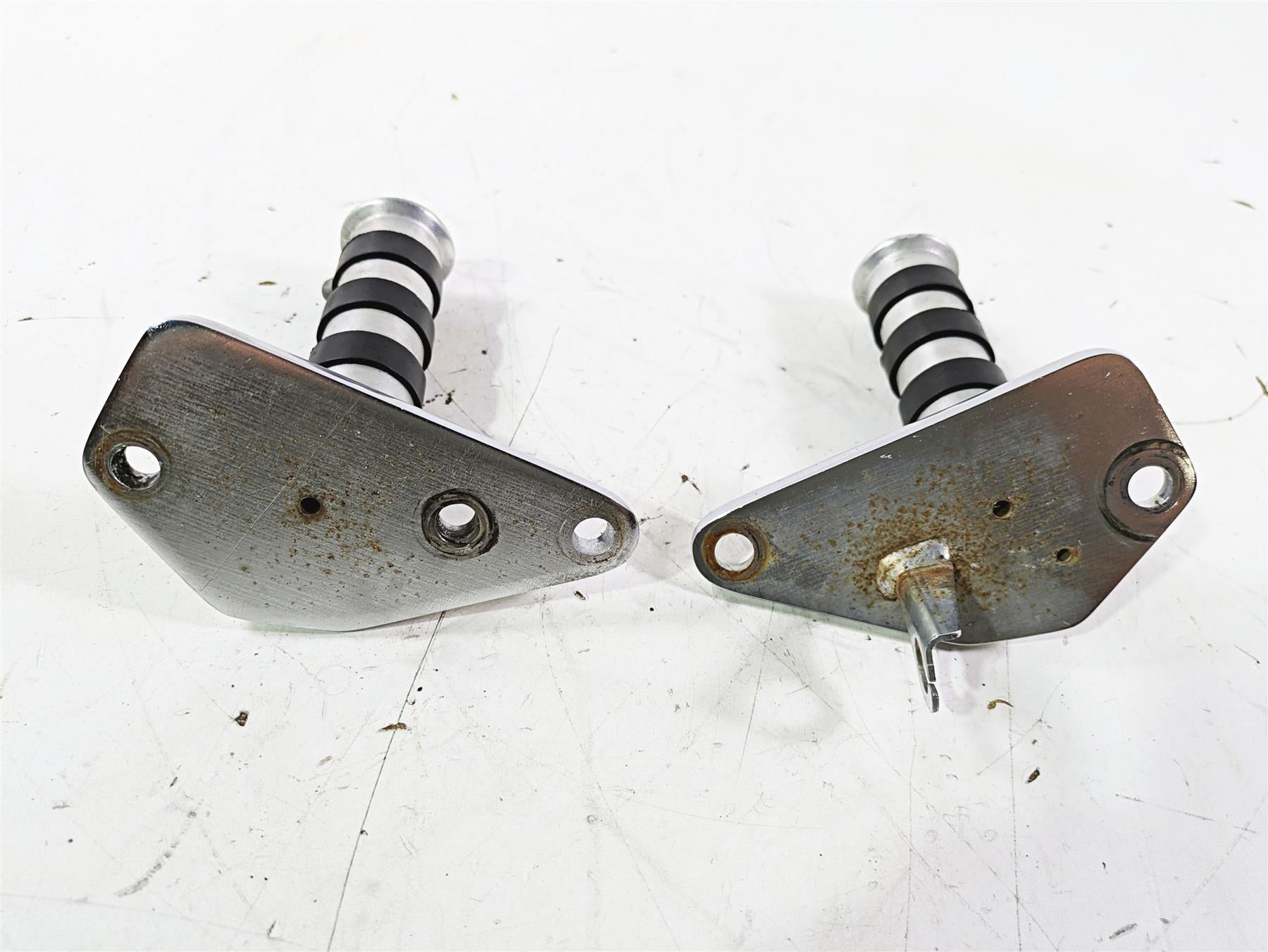 2001 Honda VT1100 Shadow Sabre Front Driver Rider Foot Peg Set 50612-MBA-020 {{ shop.shopifyCountryName }} - Mototech271