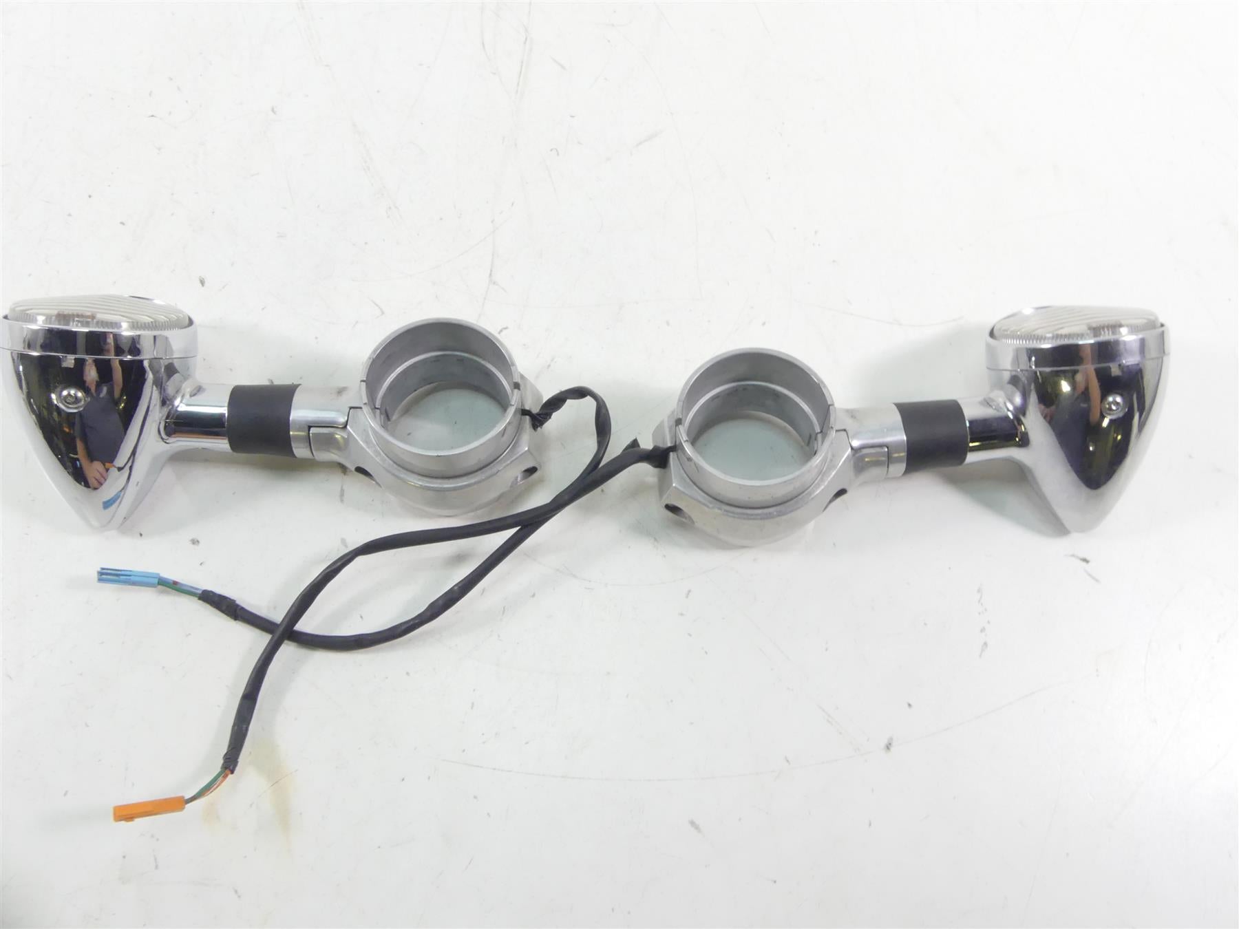 2005 Honda V-Twin VTX1800 S3 Front Blinker Turn Signal & Clamp Set 33450-MCV-N11 {{ shop.shopifyCountryName }} - Mototech271