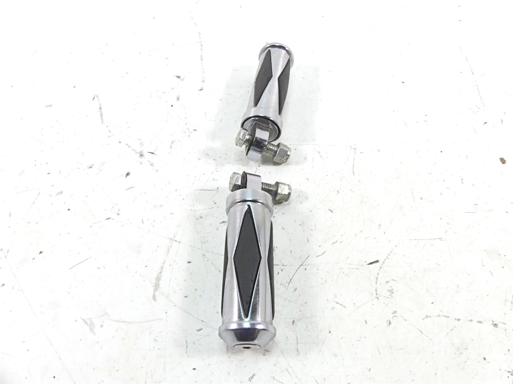 1997 Harley Sportster XL1200 C Rear Passenger Foot Peg Set {{ shop.shopifyCountryName }} - Mototech271