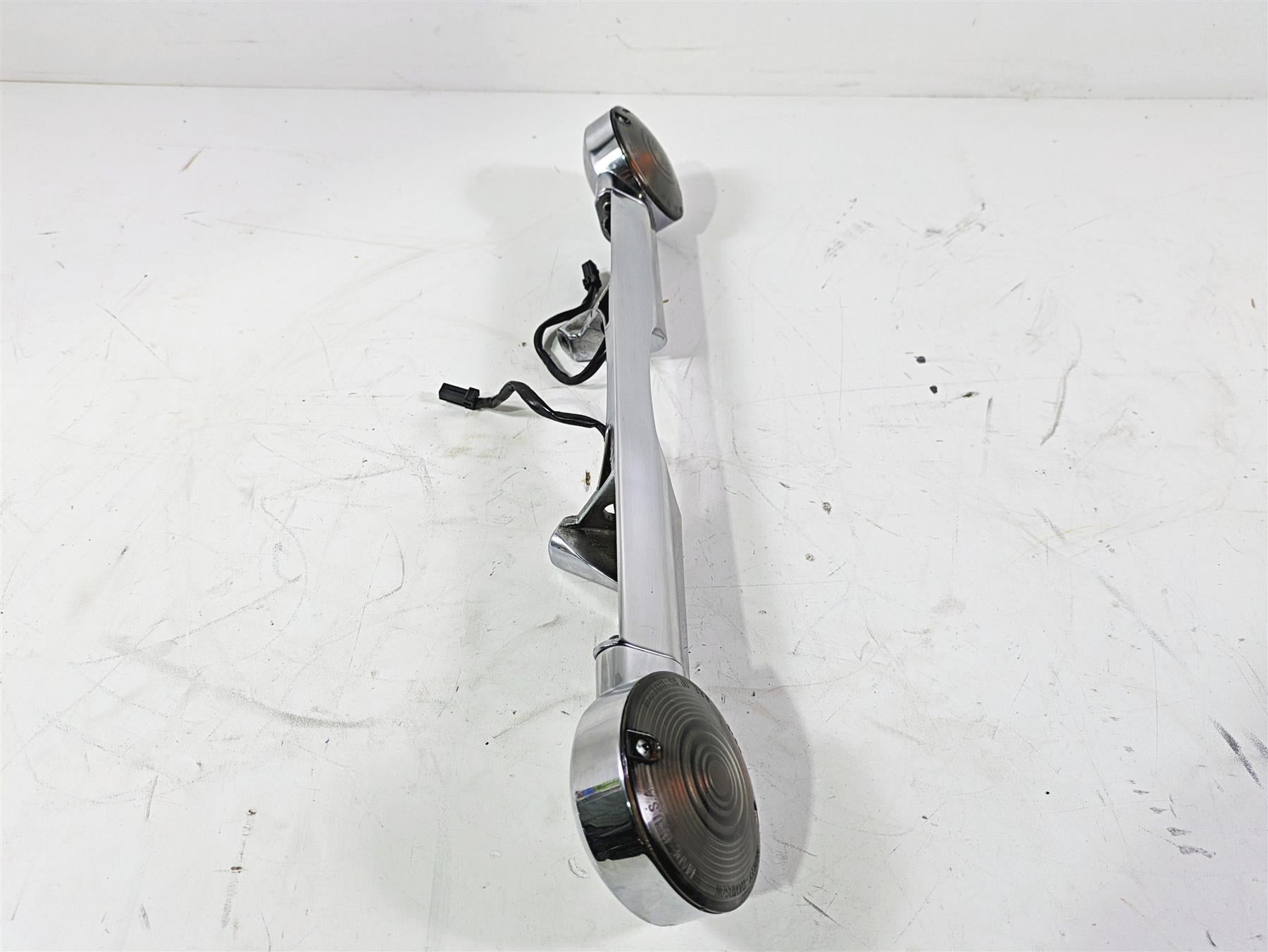 2008 Harley Touring FLHTCU E-Glide 105TH Rear Turn Signal Blinker Bar 68510-74C {{ shop.shopifyCountryName }} - Mototech271