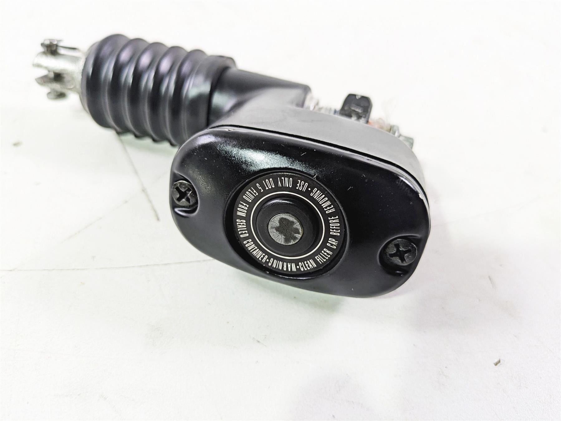 2004 Harley Softail FLSTF Fat Boy Rear Brake Master Cylinder 41755-99 {{ shop.shopifyCountryName }} - Mototech271