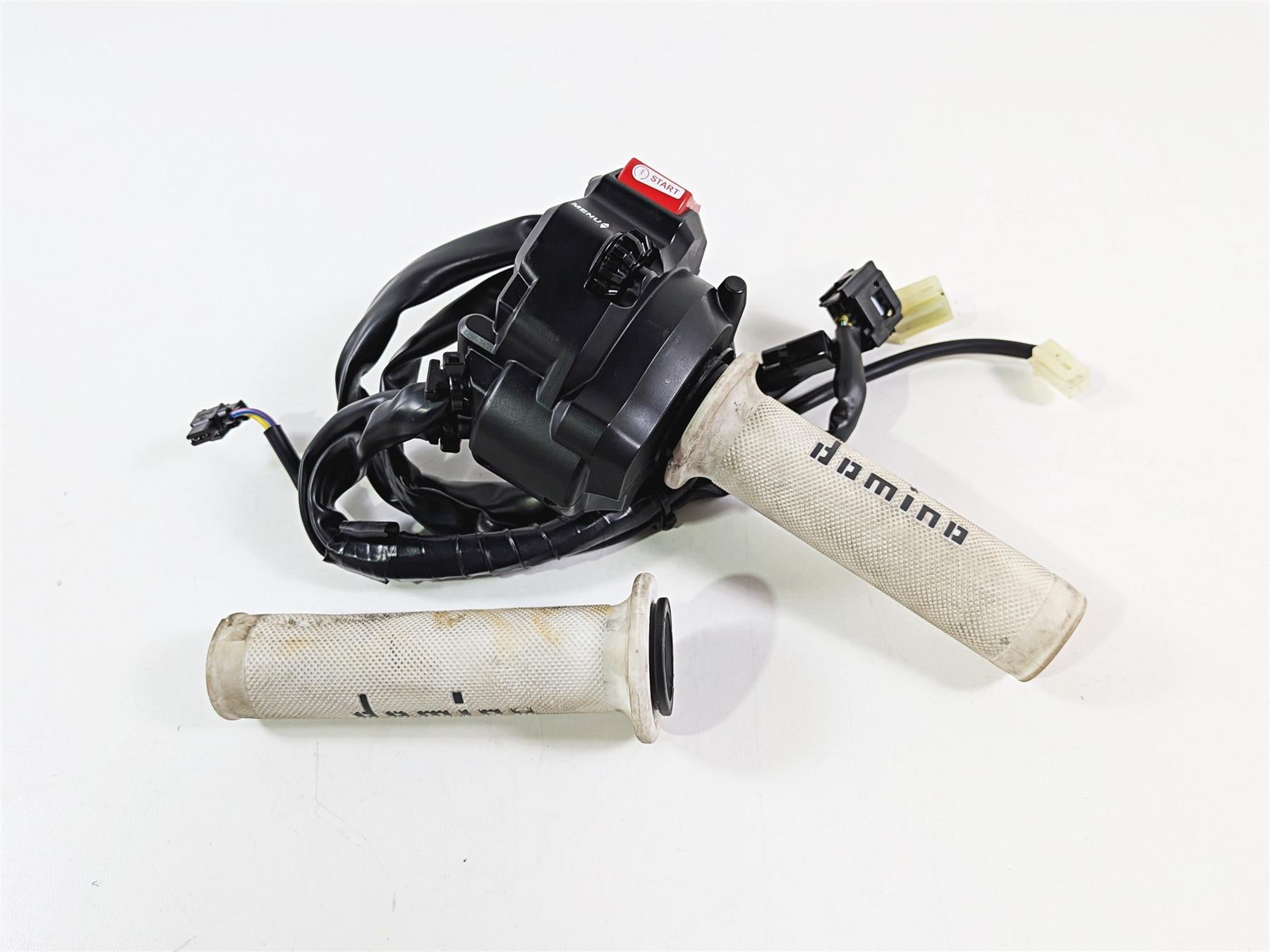 2024 Yamaha YZF R1 RN65 Right Hand Control Switch - Read B3L-8291R-03-00 {{ shop.shopifyCountryName }} - Mototech271