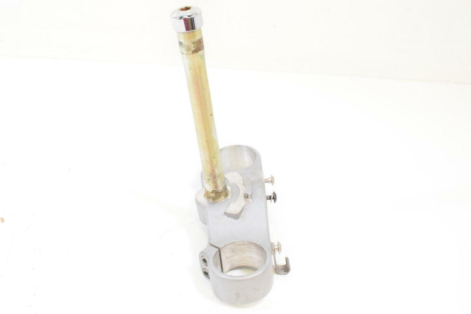 2006 Buell Ulysses XB12 X Lower Triple Tree Steering Yoke J0106.1AKEYBD {{ shop.shopifyCountryName }} - Mototech271